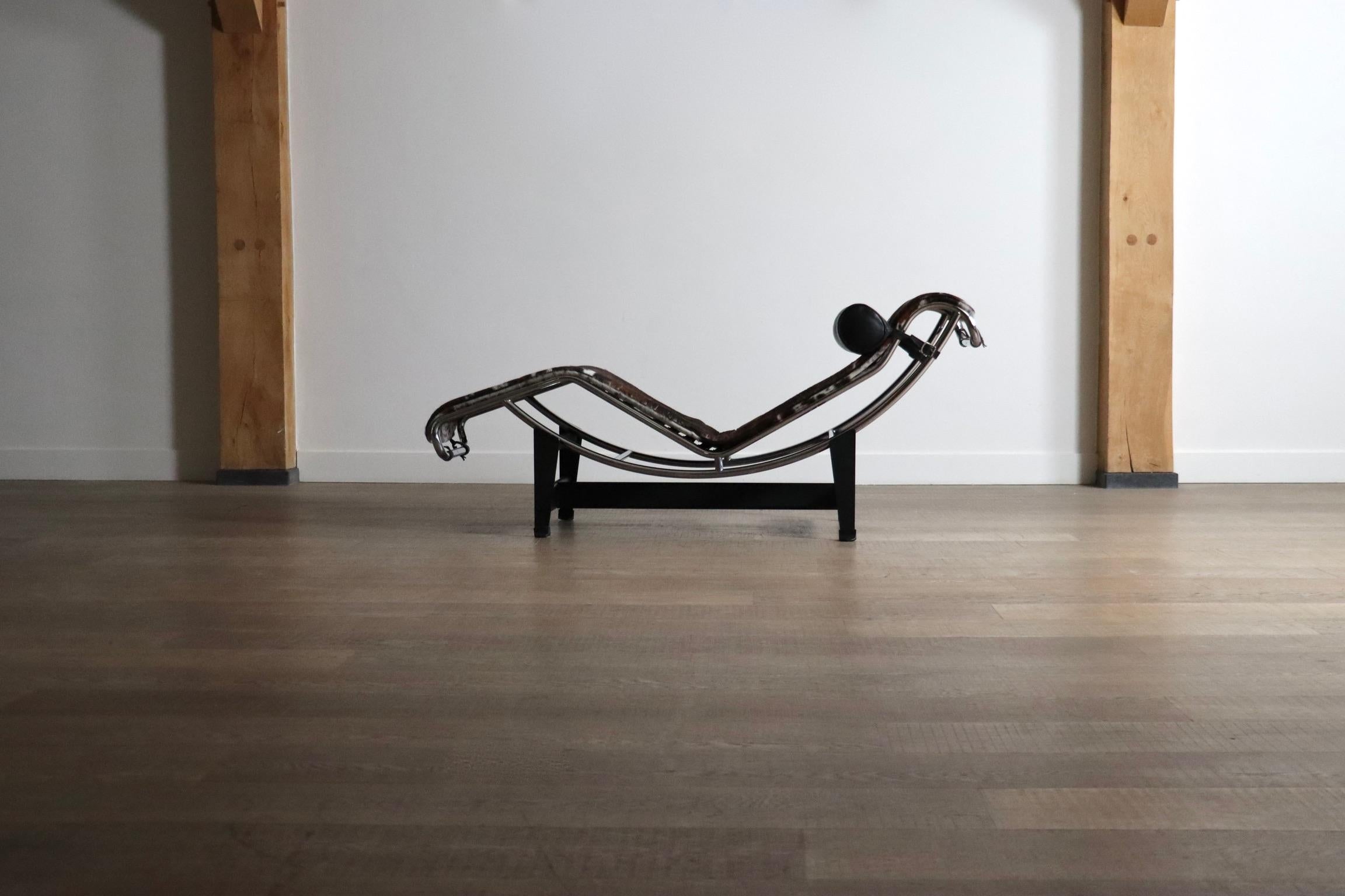 Cassina LC4 Chaise Longue En Ponyskin Por Le Corbusier, Charlotte Perriand en venta 5