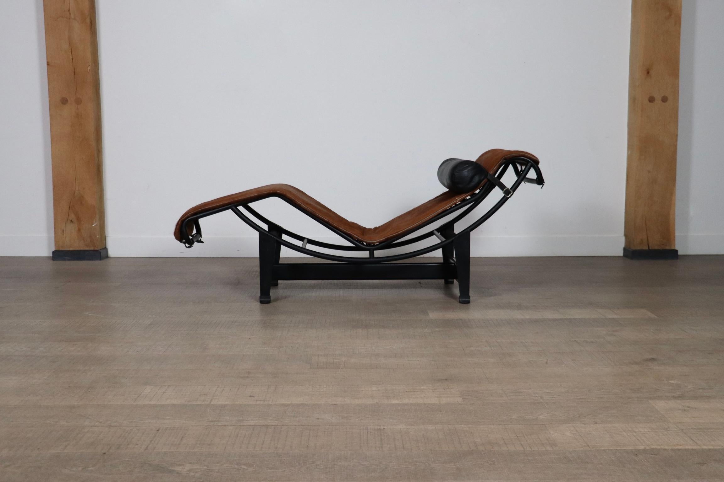 Fantastic chaise longue, model LC4 with nice brown ponyskin, designed by Le Corbusier, Pierre Jeanneret and Charlotte Perriand for Cassina in 1928.
This edition is a wonderful early production from the 1970s, as can be seen on the serial number and