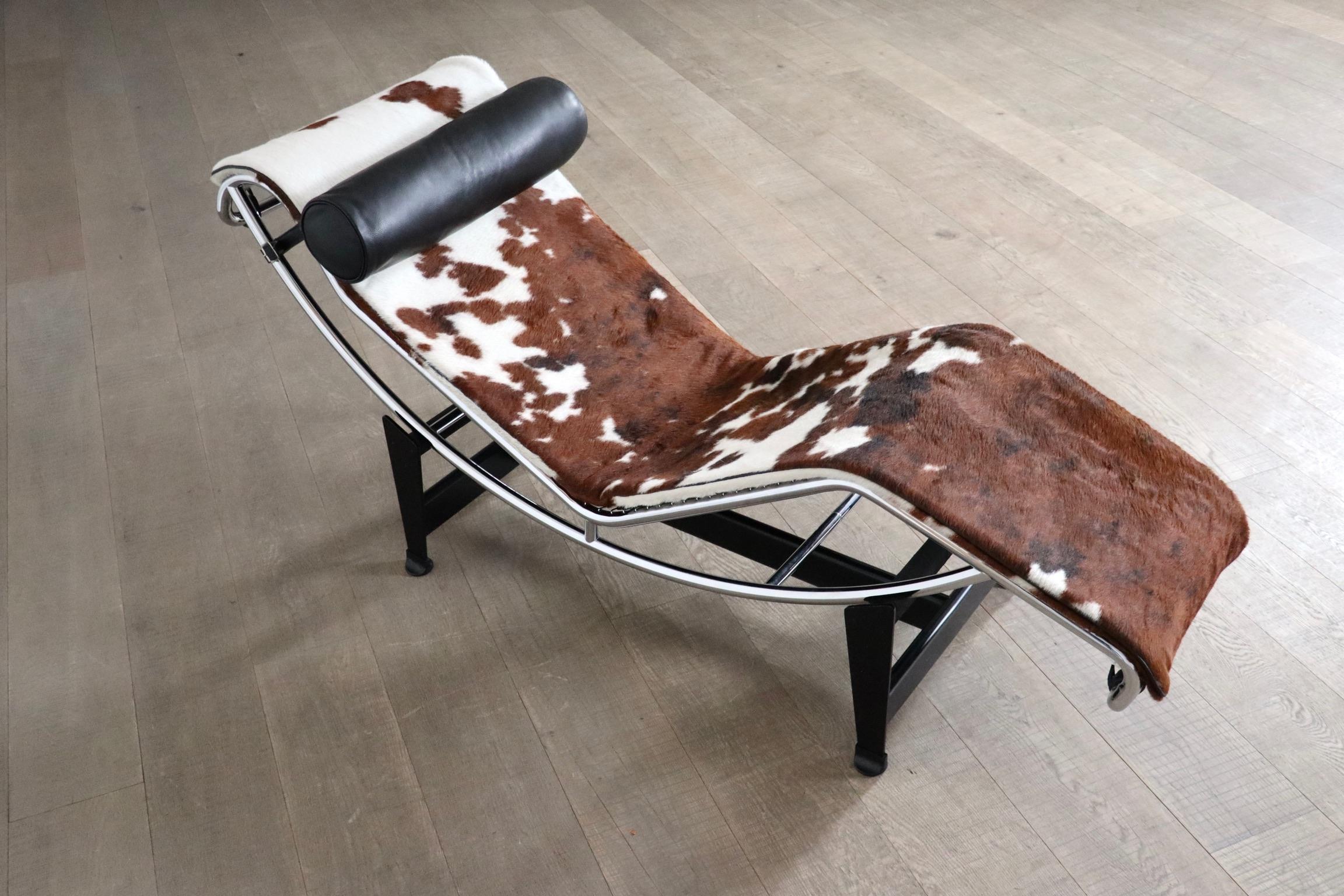 Wonderful chaise longue, model LC4 with nice white and brown spotted ponyskin hide, designed by Le Corbusier, Pierre Jeanneret and Charlotte Perriand for Cassina.

The chaise Longue was born from the inspiration of the three design artists who