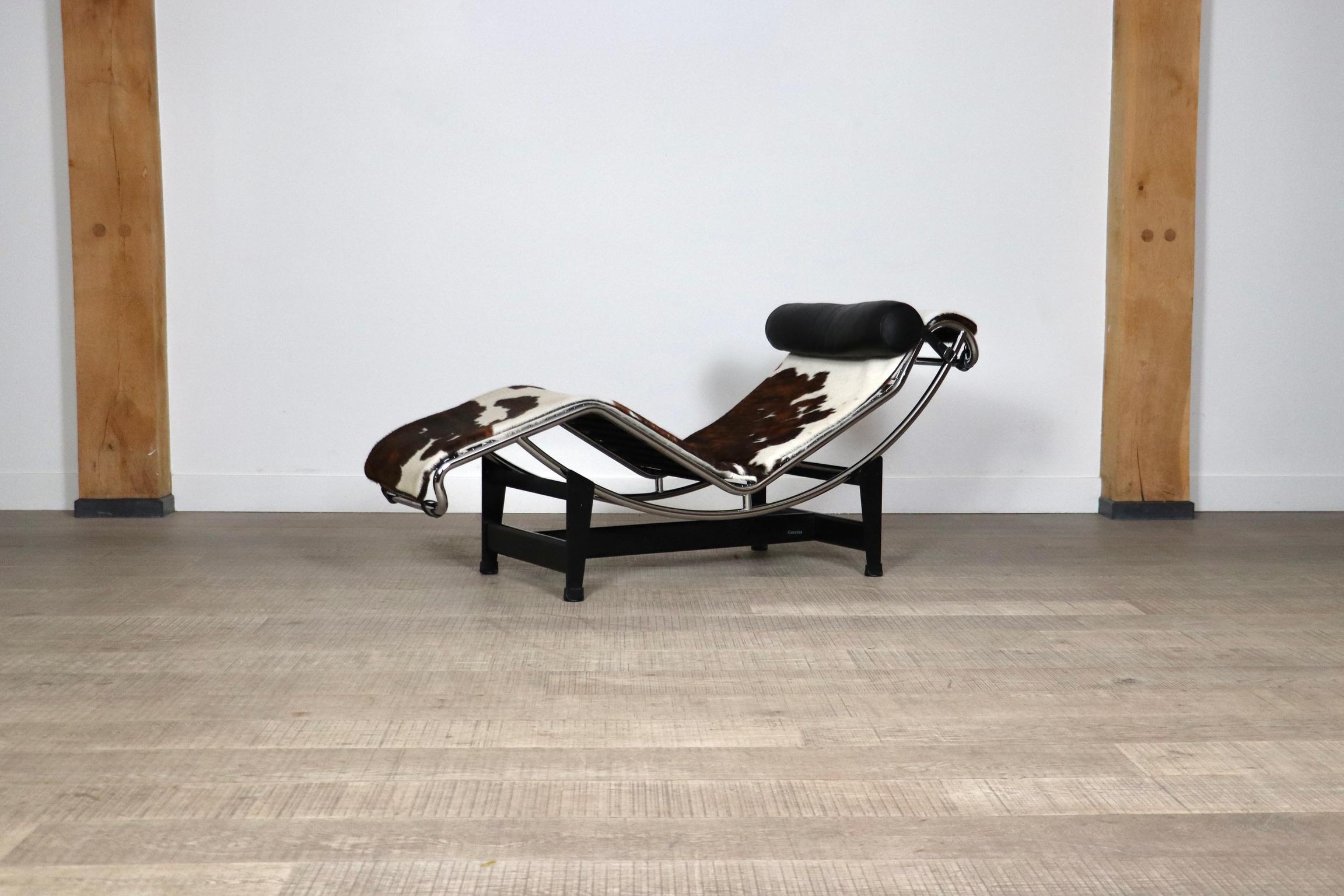 Cassina LC4 Chaise Longue In Ponyskin By Le Corbusier, Charlotte Perriand In Good Condition In ABCOUDE, UT