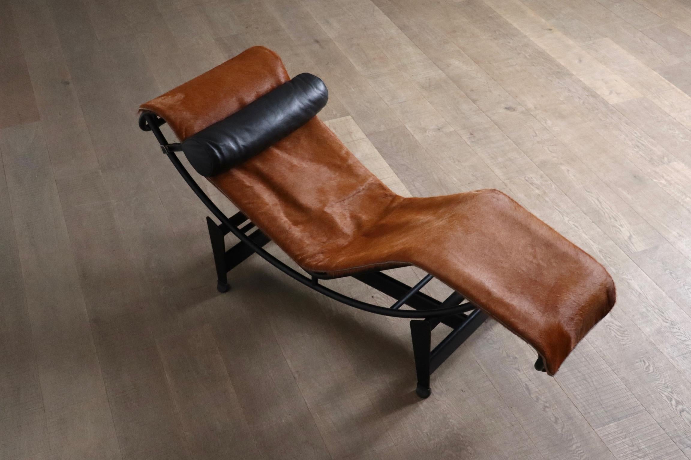 Late 20th Century Cassina LC4 Chaise Longue In Ponyskin By Le Corbusier, Charlotte Perriand