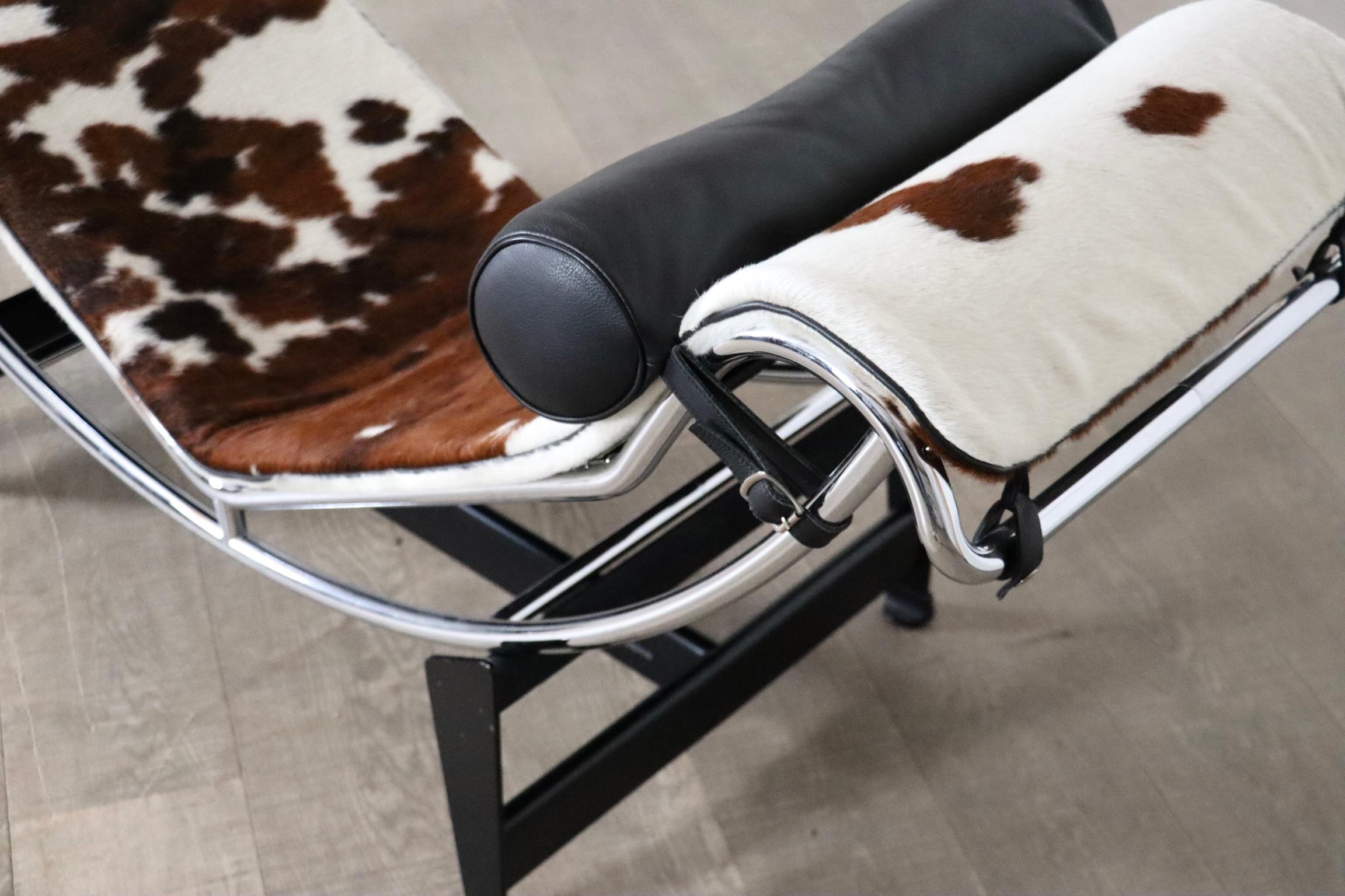 Late 20th Century Cassina LC4 Chaise Longue In Ponyskin By Le Corbusier, Charlotte Perriand