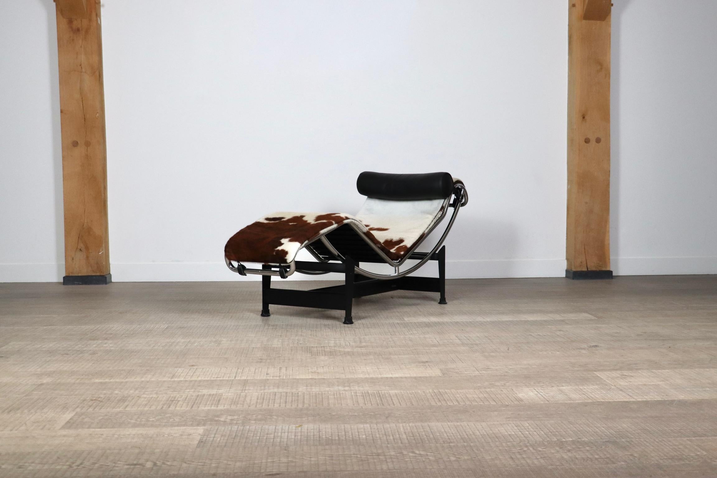 Cassina LC4 Chaise Longue In Ponyskin By Le Corbusier, Charlotte Perriand 1