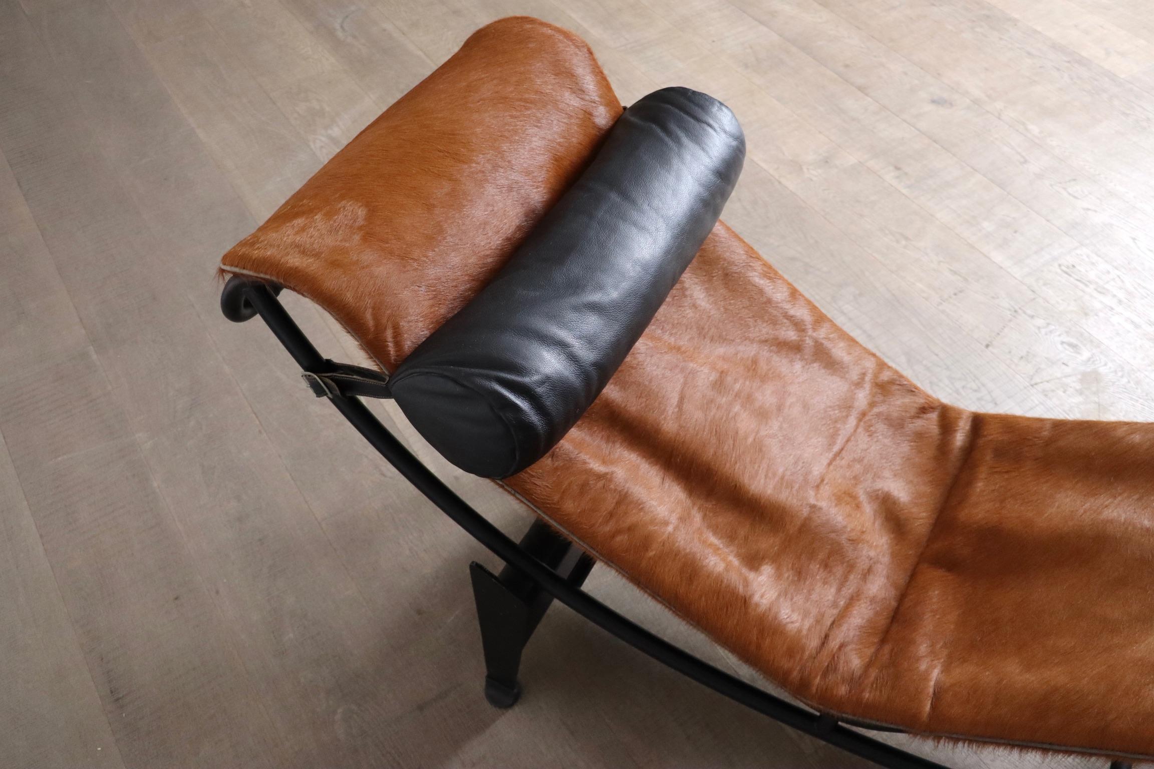 Cassina LC4 Chaise Longue In Ponyskin By Le Corbusier, Charlotte Perriand 1