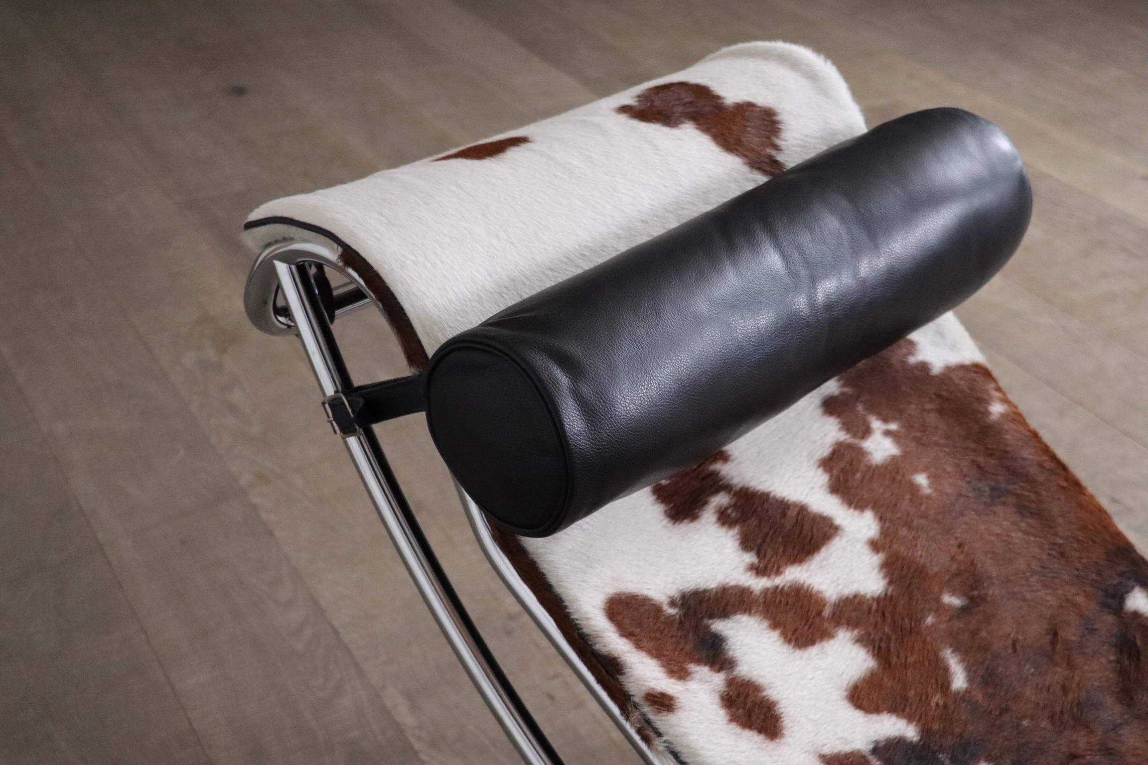 Cassina LC4 Chaise Longue In Ponyskin By Le Corbusier, Charlotte Perriand 1