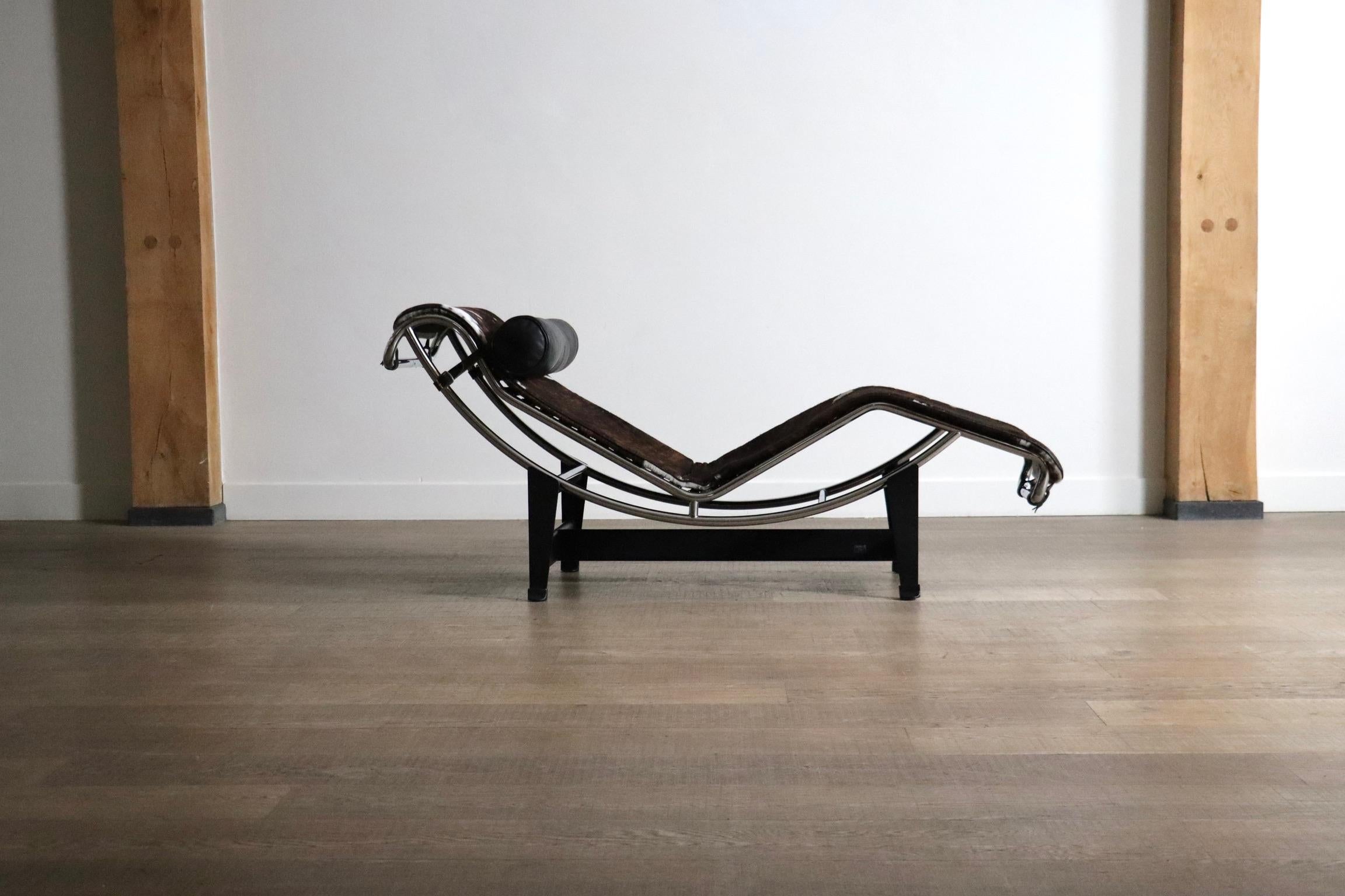 Cassina LC4 Chaise Longue En Ponyskin Por Le Corbusier, Charlotte Perriand en venta 1