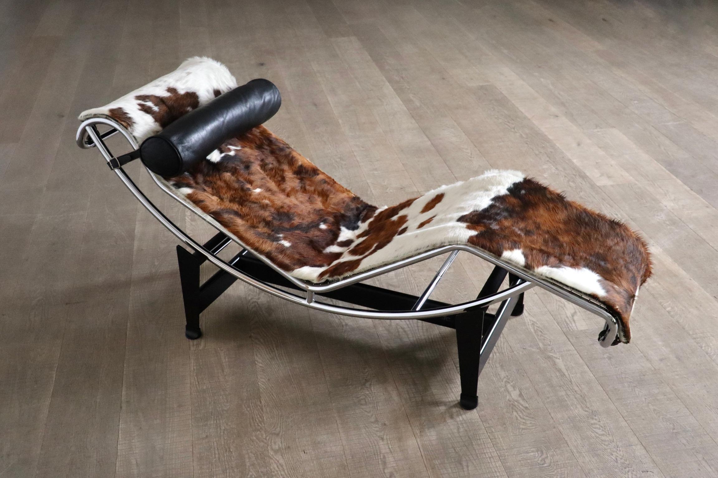 Cassina LC4 Chaise Longue In Ponyskin By Le Corbusier, Charlotte Perriand 2