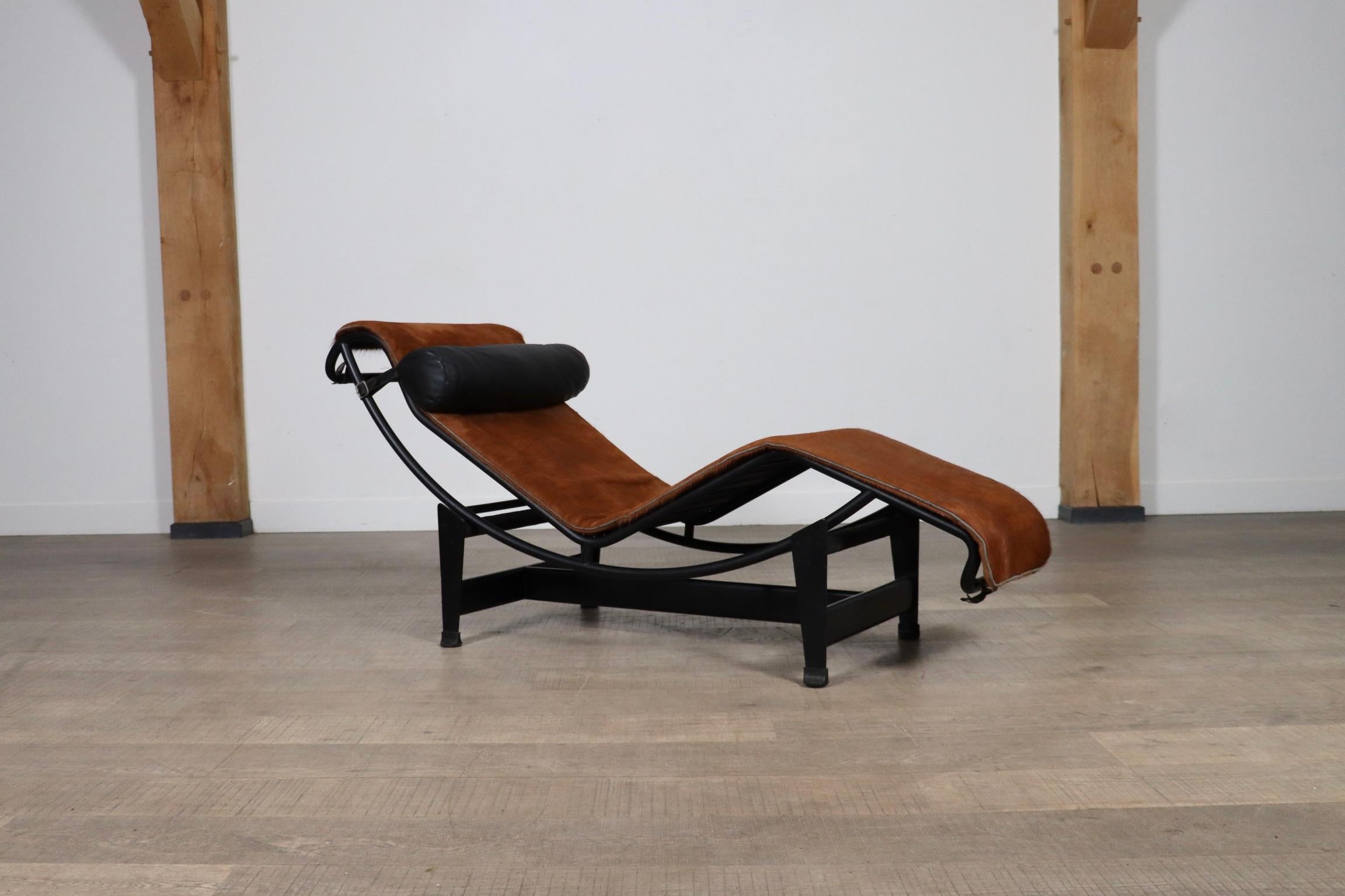 Cassina LC4 Chaise Longue In Ponyskin By Le Corbusier, Charlotte Perriand 2