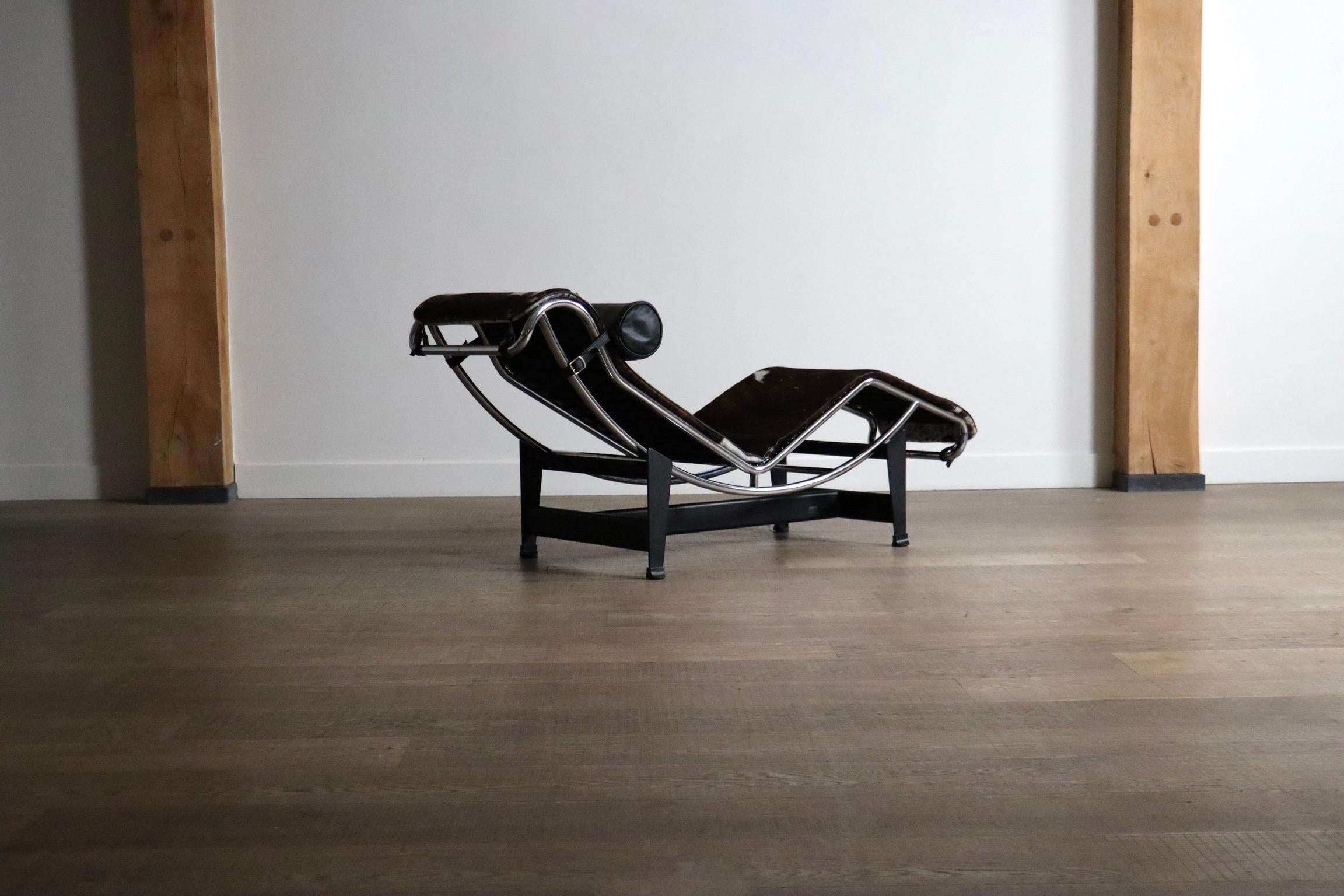 Cassina LC4 Chaise Longue En Ponyskin Por Le Corbusier, Charlotte Perriand en venta 2