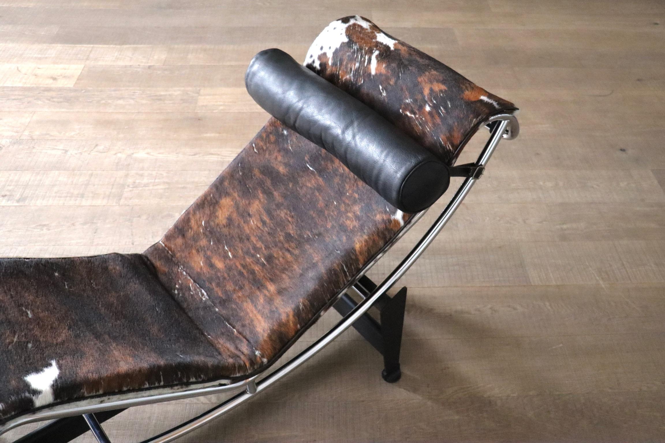 Cassina LC4 Chaise Longue En Ponyskin Por Le Corbusier, Charlotte Perriand en venta 3