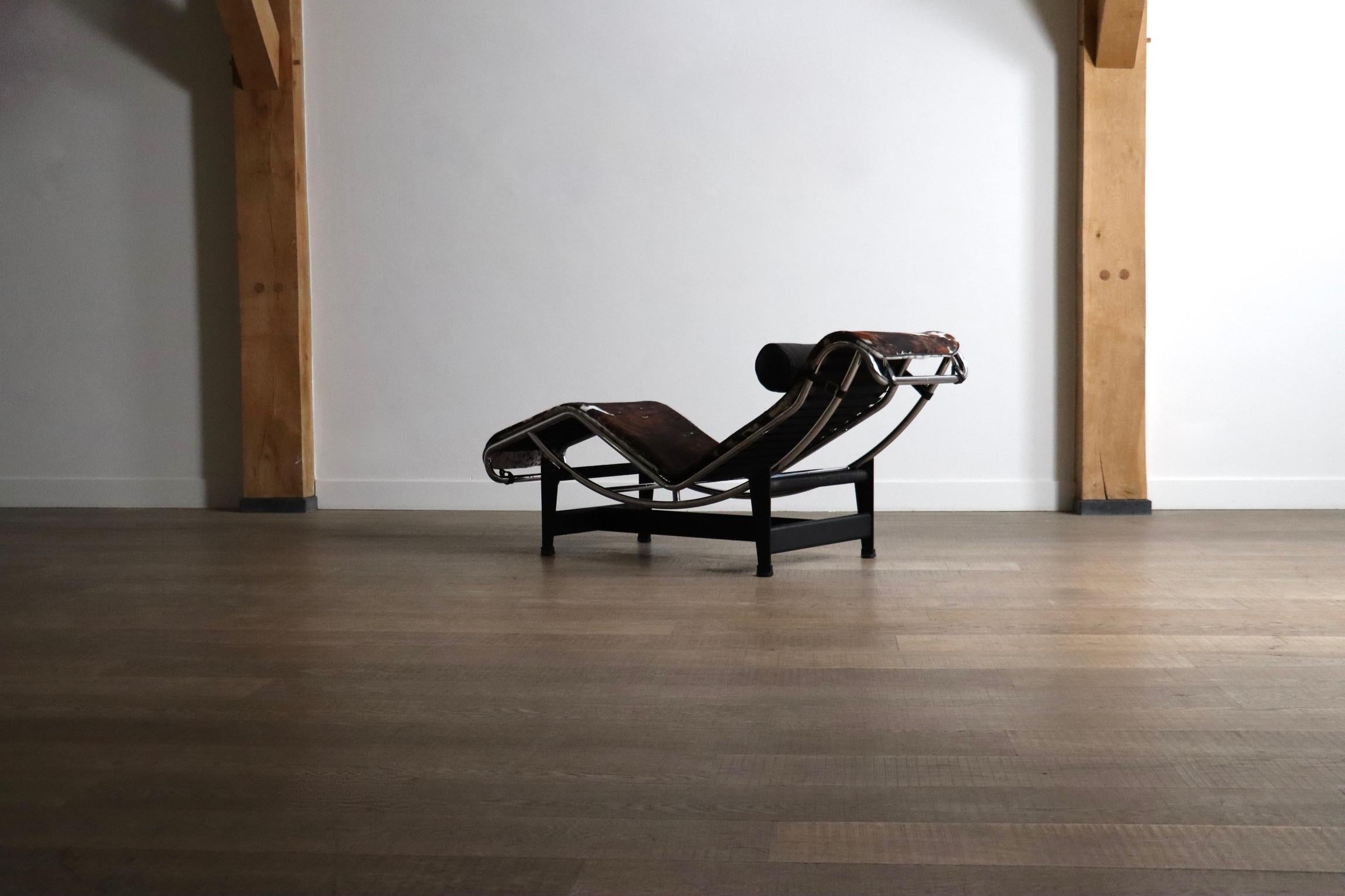 Cassina LC4 Chaise Longue En Ponyskin Por Le Corbusier, Charlotte Perriand en venta 4