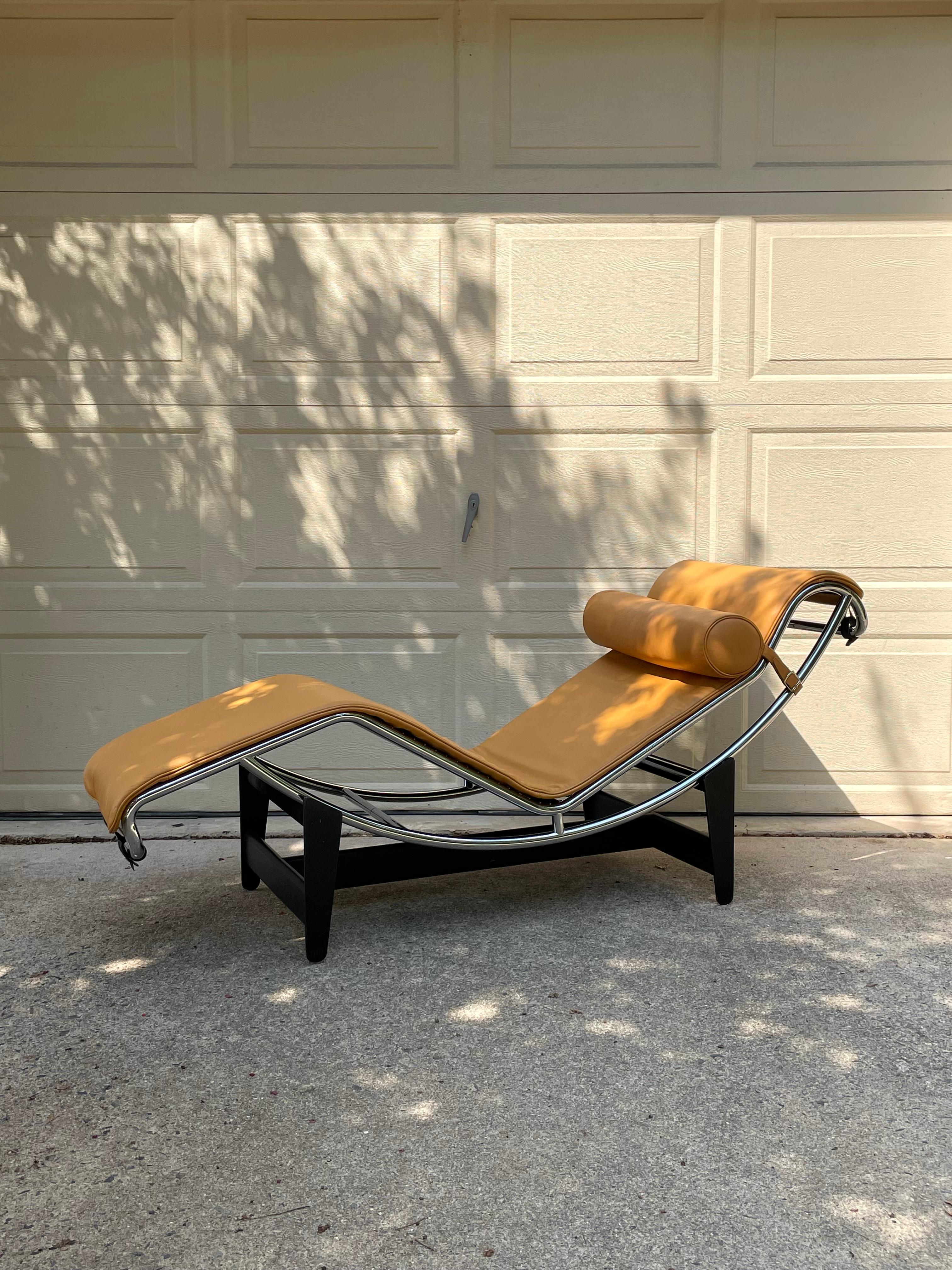 The “relaxing machine” — Designed to echo the natural curves of the human body in repose, the moveable frame of this iconic chaise adjusts along the base, following your every move from upright sitting to full recline. Known as the “relaxing