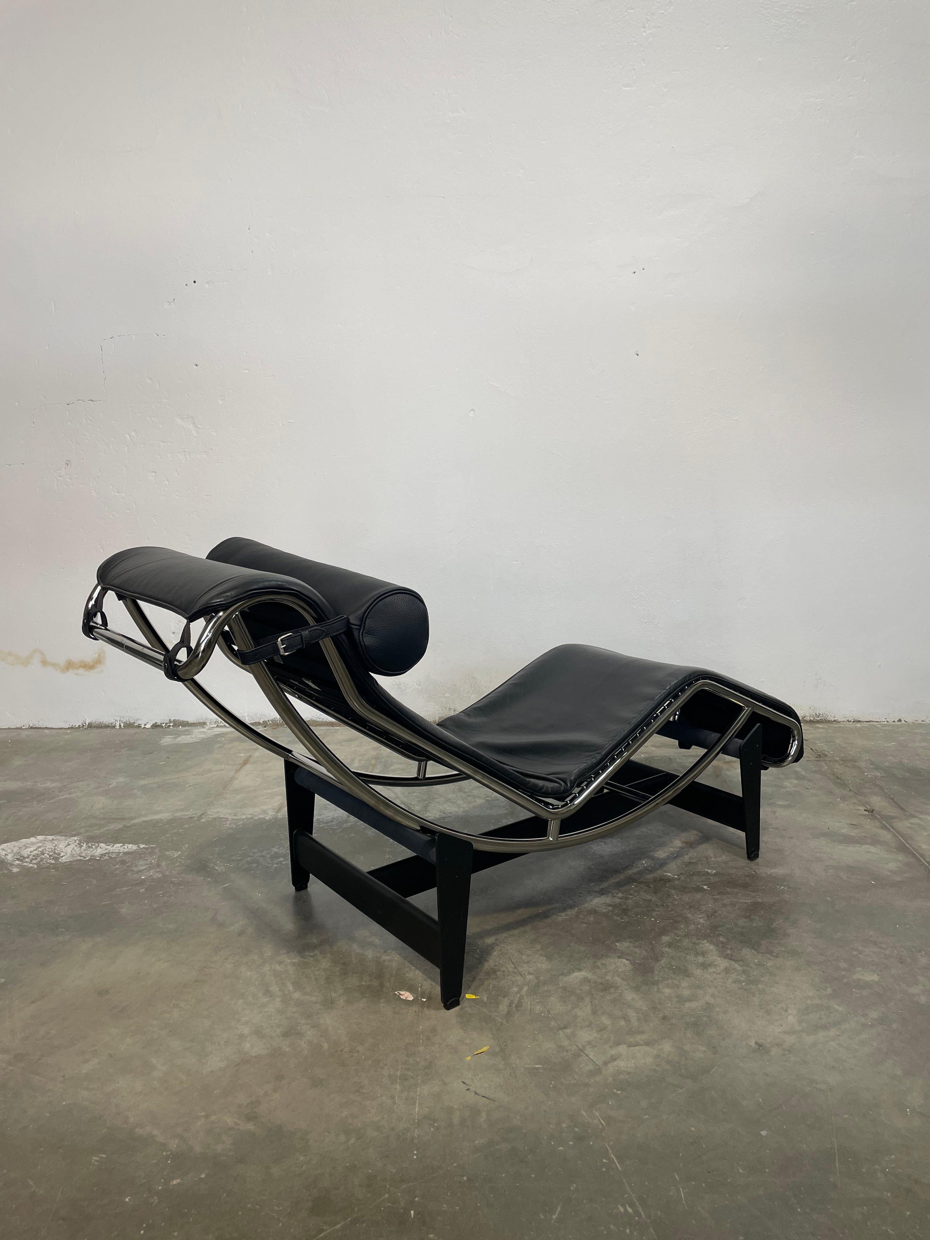 Mid-Century Modern Cassina Lc4 In Black Leather