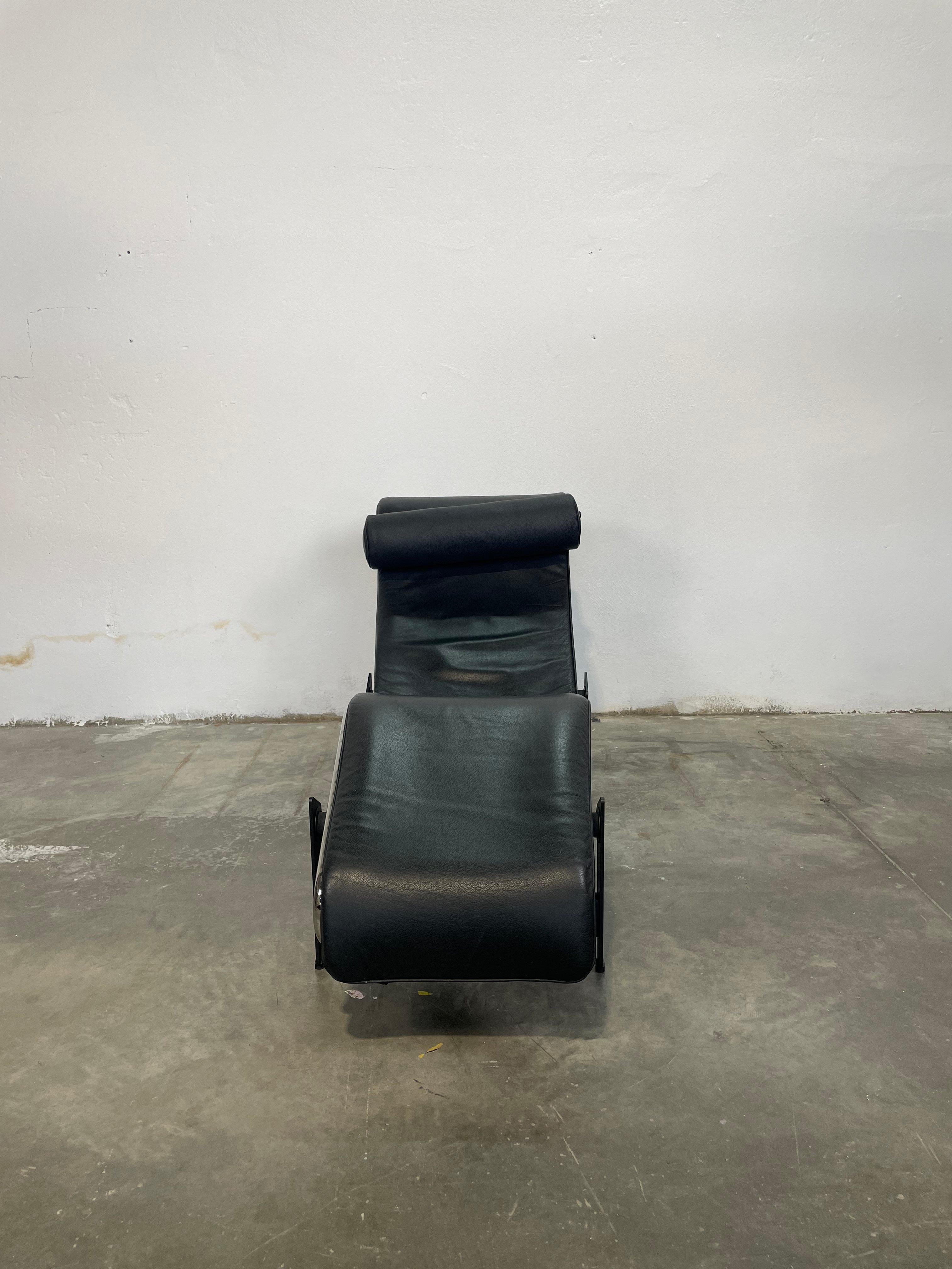 Contemporary Cassina Lc4 In Black Leather