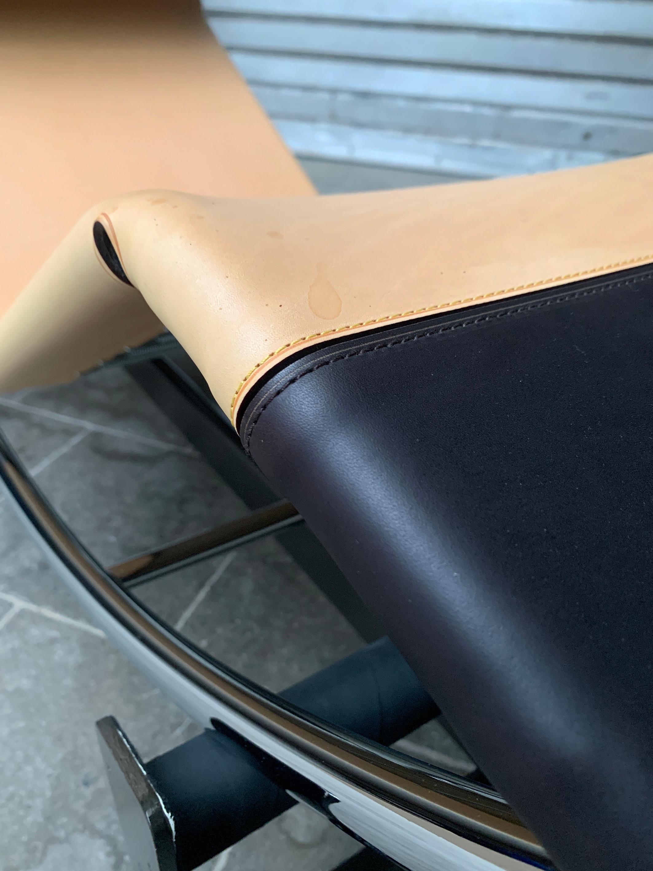Peint Cassina LC4 Louis Vuitton Chaise longue spéciale pour Perriand Le Corbusier en vente