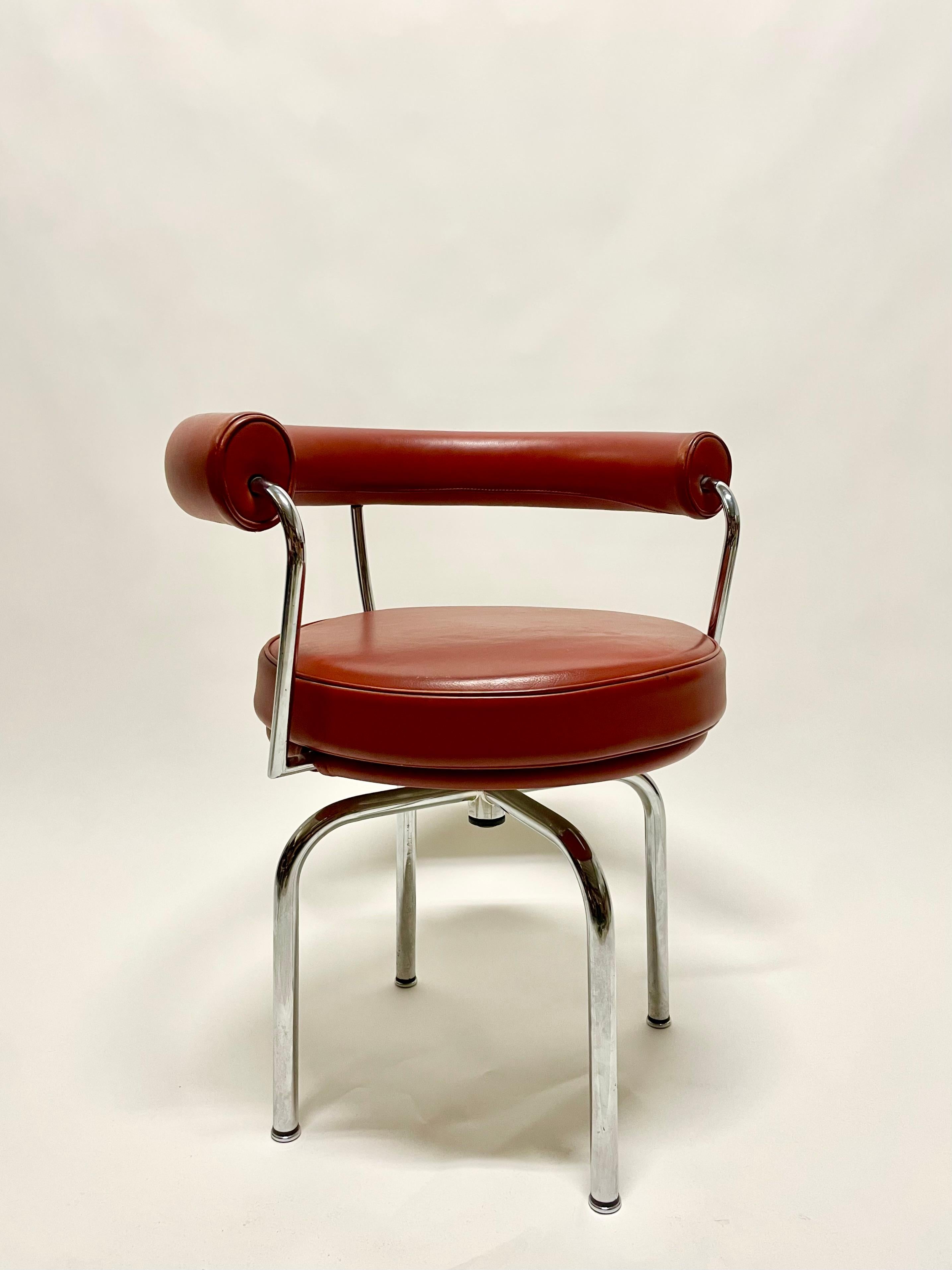 Leather Cassina LC7 Chair Burgundy  For Sale