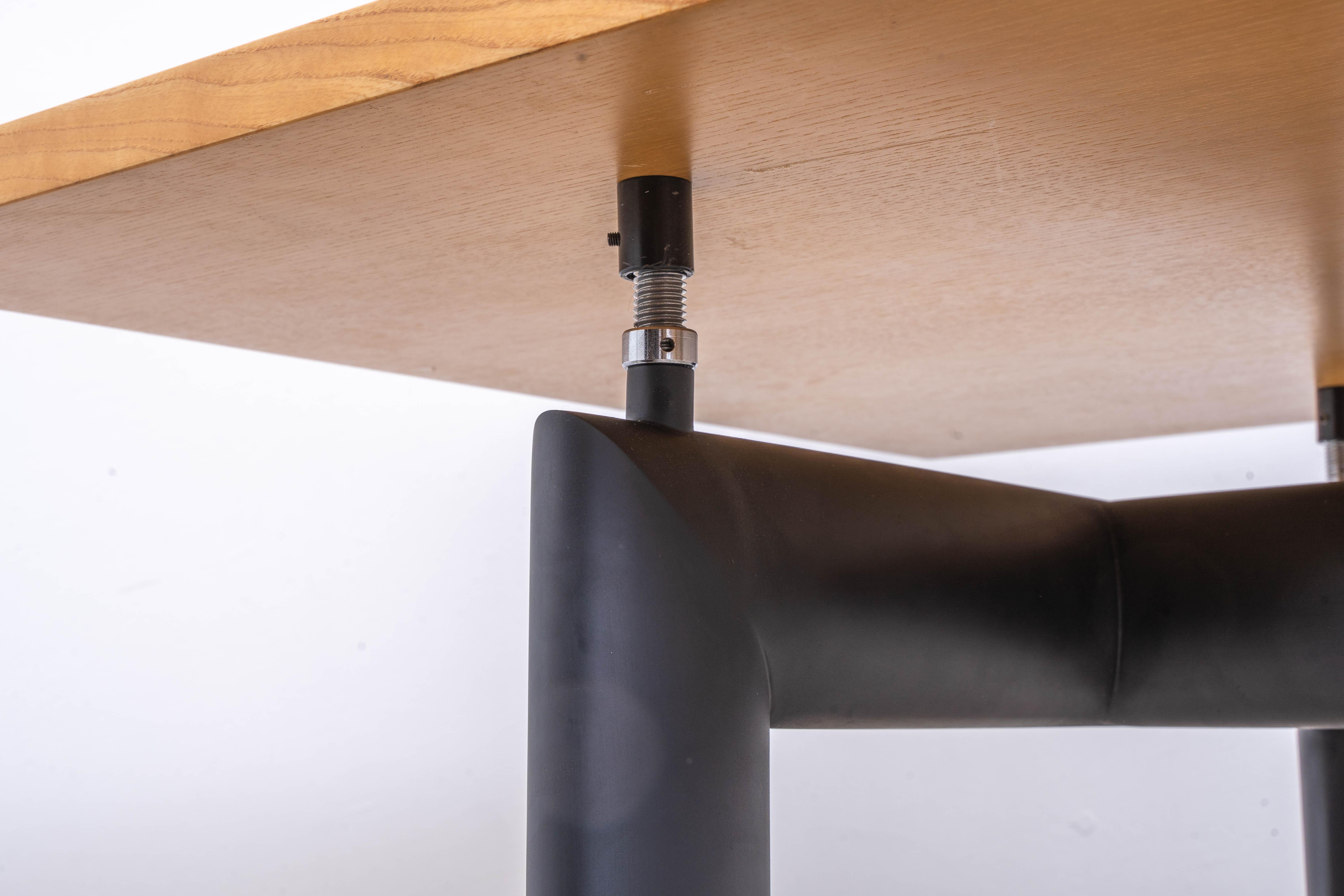 Milieu du XXe siècle Cassina - Le Corbusier - Table de repas - Table de repas LC6 en vente