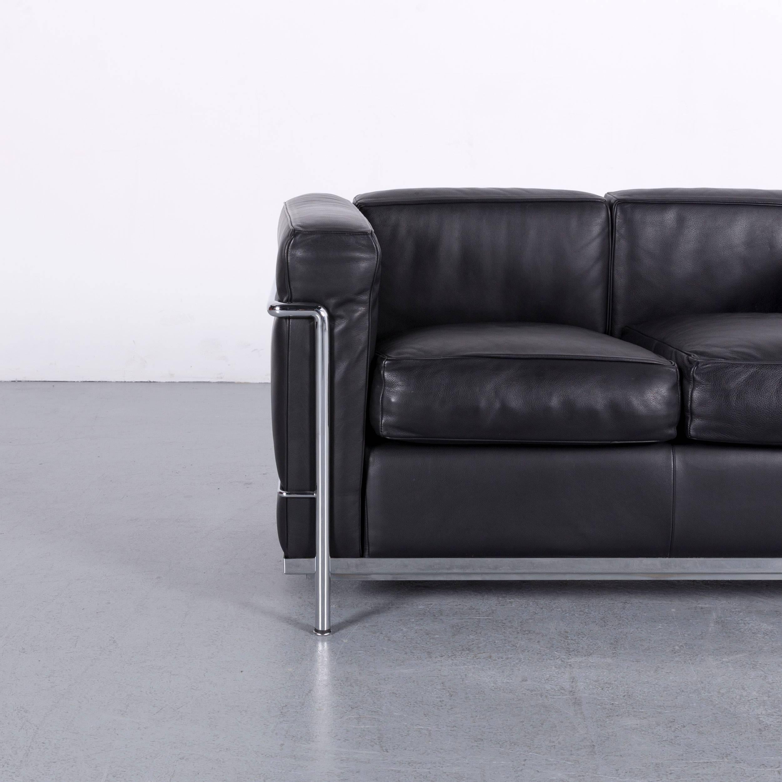 We bring to you an Cassina Le Corbusier LC 2 leather sofa black two-seat.


















































