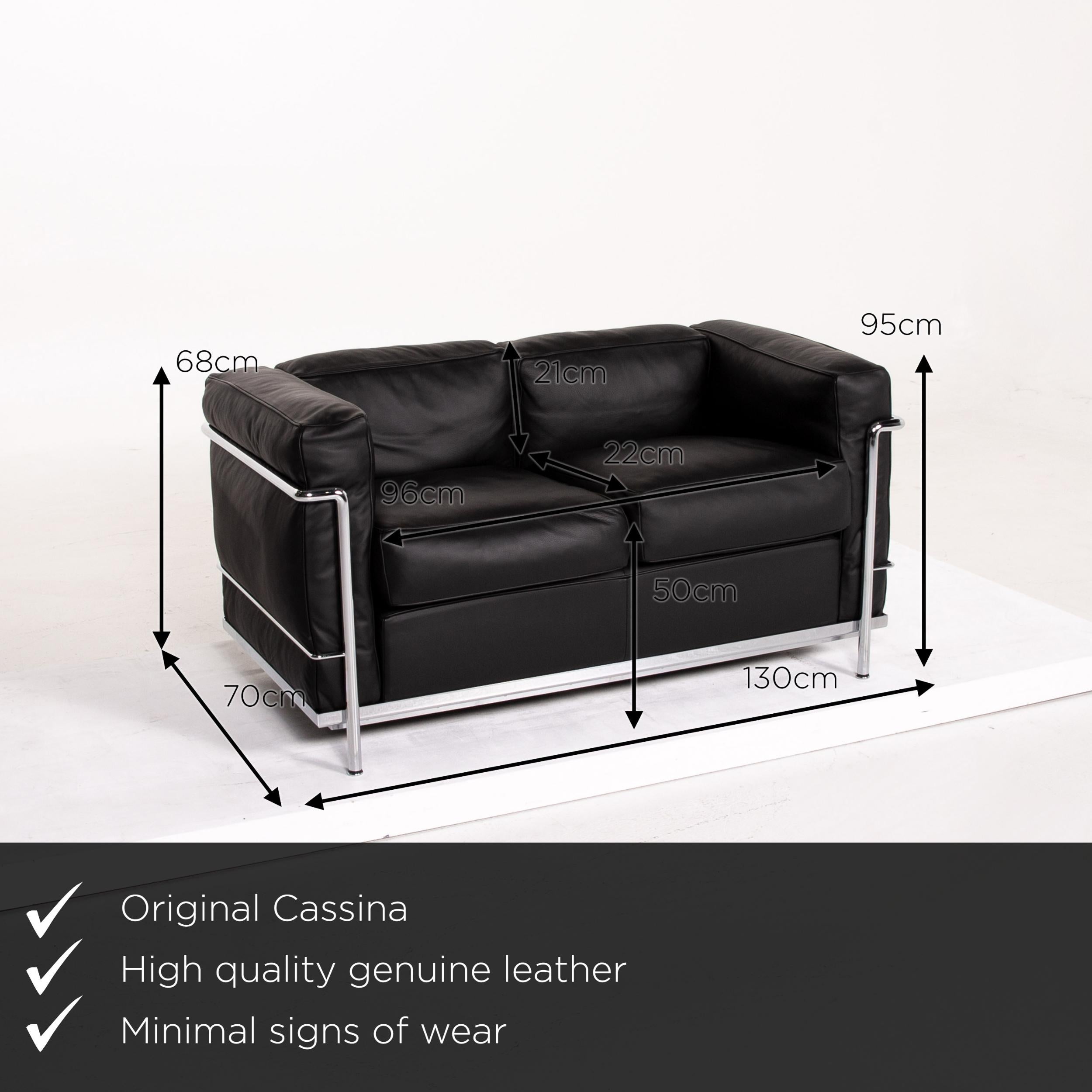 We present to you a Cassina Le Corbusier LC 2 leather sofa black two-seat couch.

 

 Product measurements in centimeters:
 

Depth 70
Width 130
Height 68
Seat height 50
Rest height 95
Seat depth 22
Seat width 96
Back height 21.