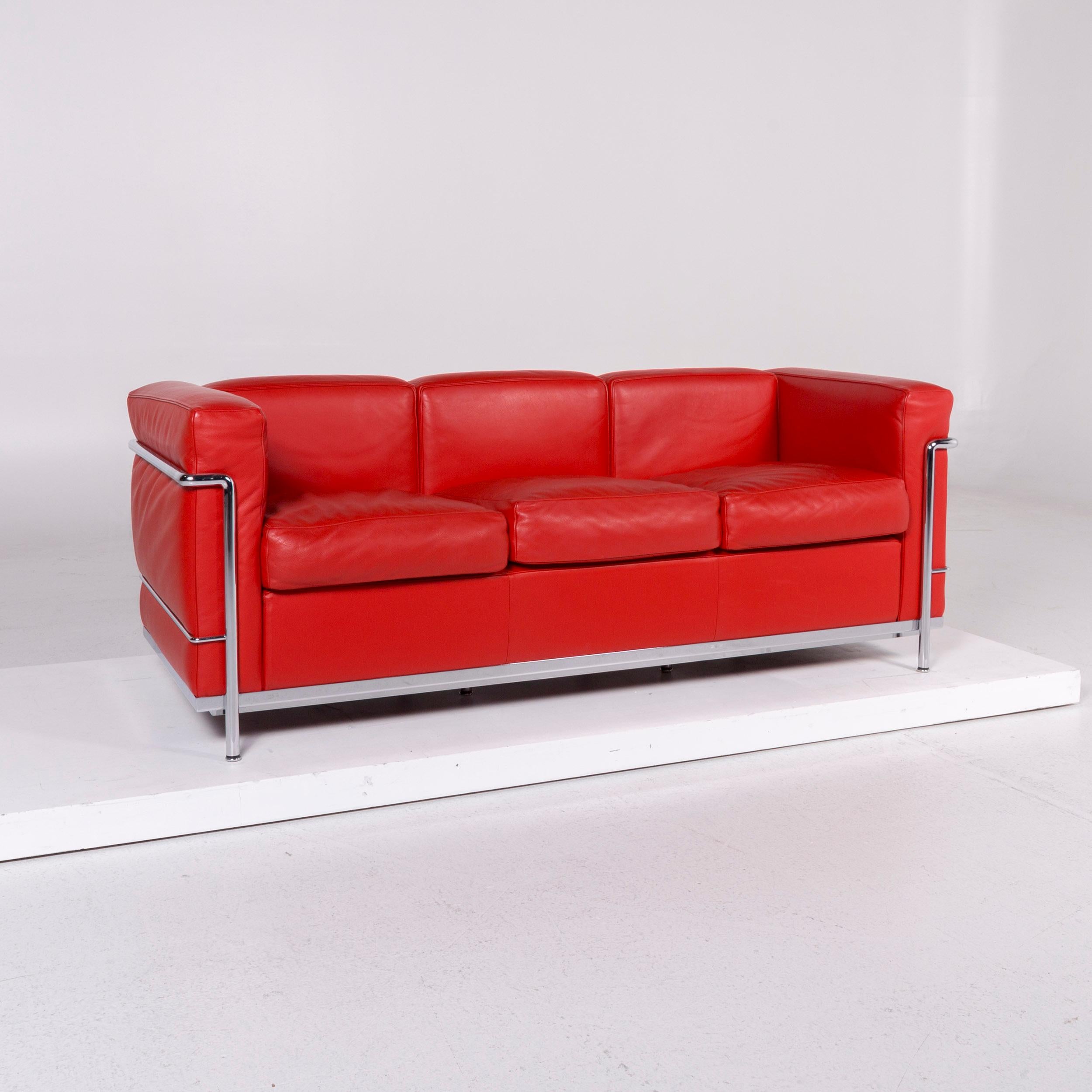 We bring to you a Cassina Le Corbusier LC 2 leather sofa red three-seat couch.

 
 Product measurements in centimeters:
 
 Depth 90
Width 180
Height 68
Seat-height 47
Rest-height 68
Seat-depth 54
Seat-width 148
Back-height 20.