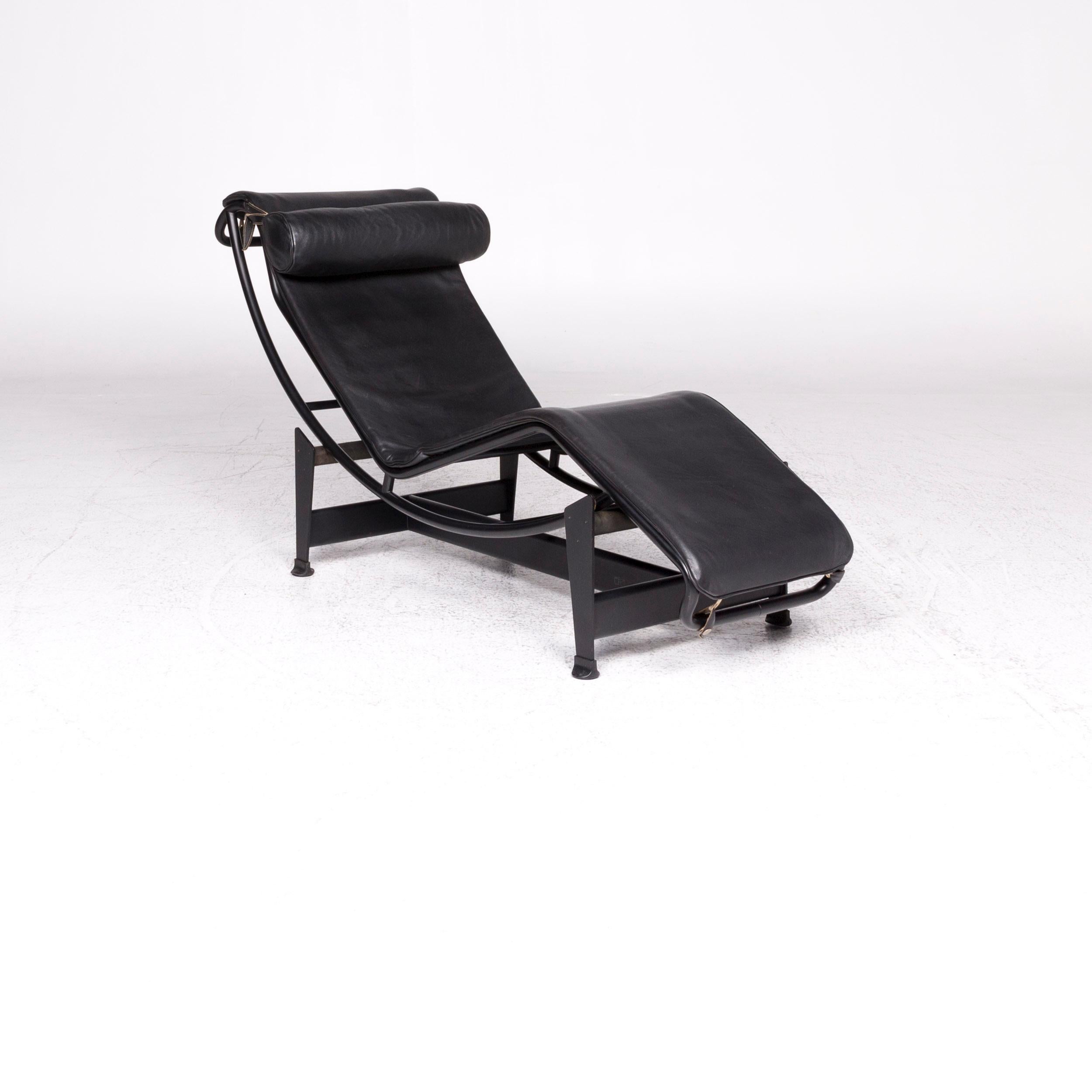 We bring to you a Cassina Le Corbusier LC 4 leather lounger black relax function.

 Product measurements in centimeters:
 
Depth: 152
Width: 59
Height: 85
Seat-height: 34
Rest-height:
Seat-depth: 52
Seat-width: 47
Back-height: 85.

 