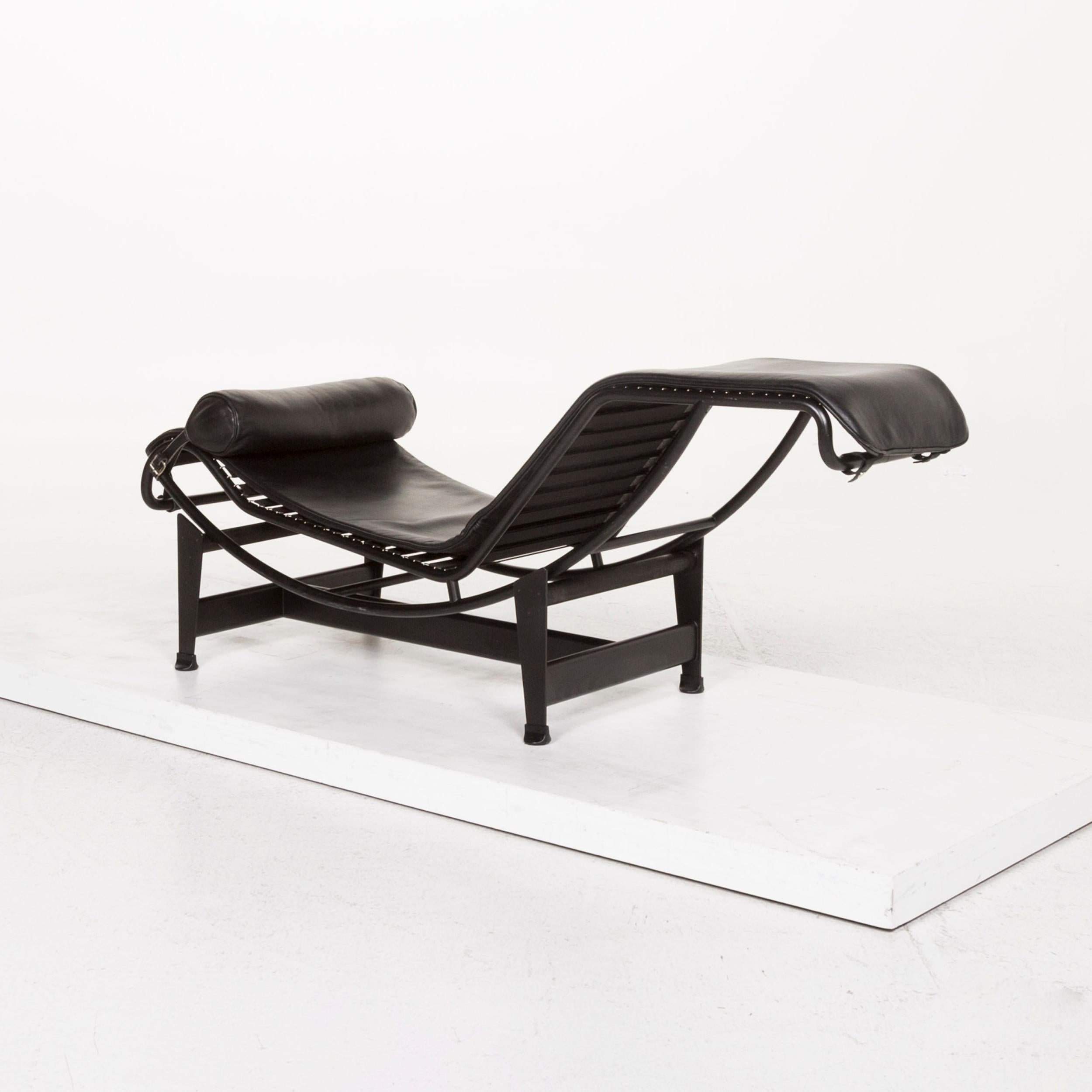 We present to you a Cassina Le Corbusier LC 4 lounger black relax lounger relax function.
 

 Product measurements in centimeters:
 

Depth 152
Width 59
Height 85
Seat height 34
Seat depth 52
Seat width 47
Back height 85.

 