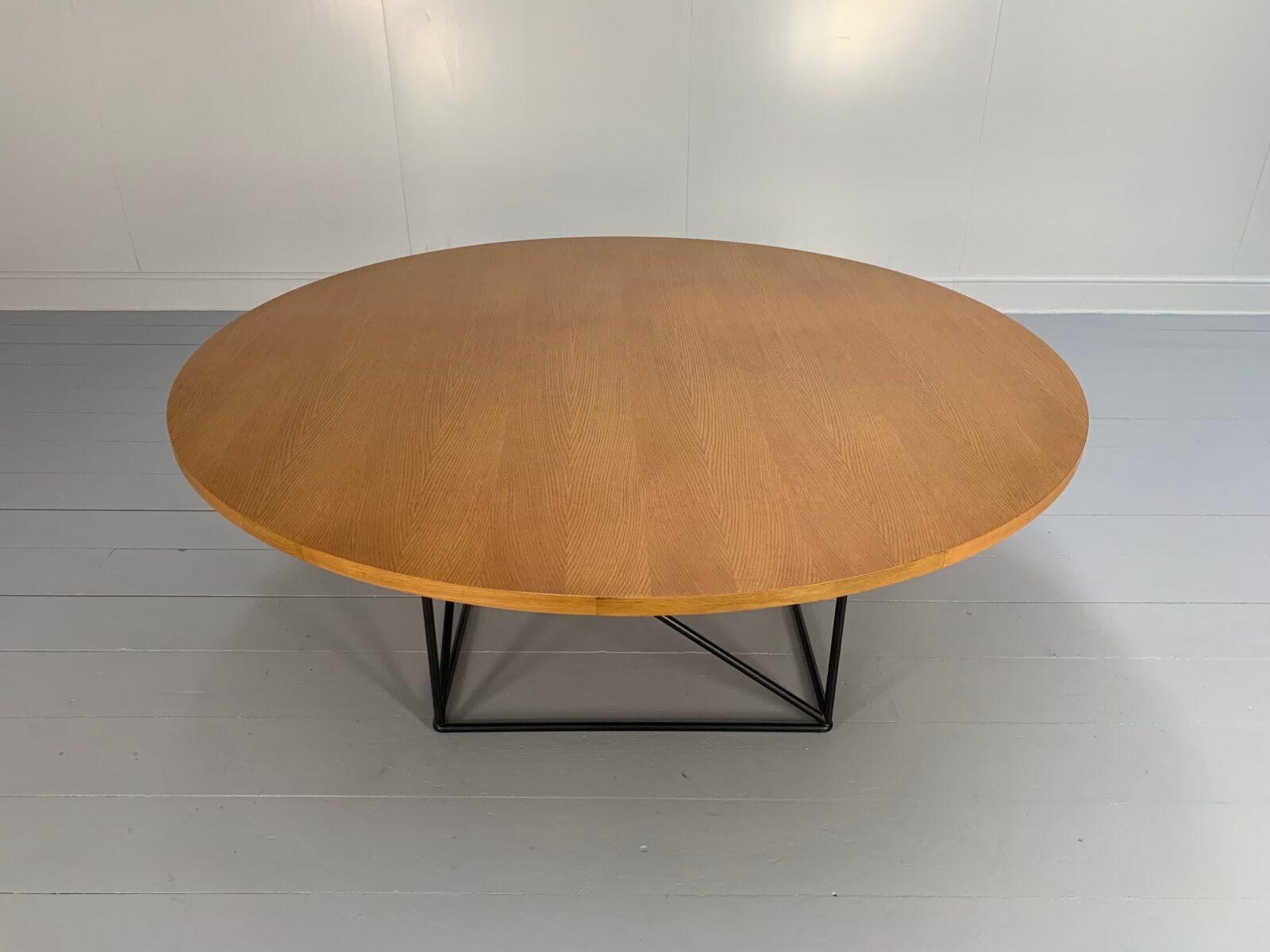 Contemporary Cassina Le Corbusier “LC15” Round Circular Dining Table – In Natural Oak