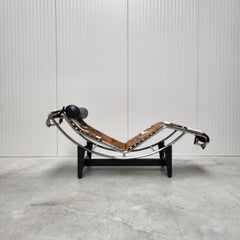 Cassina Le Corbusier LC4 Chaise Pony hide edition