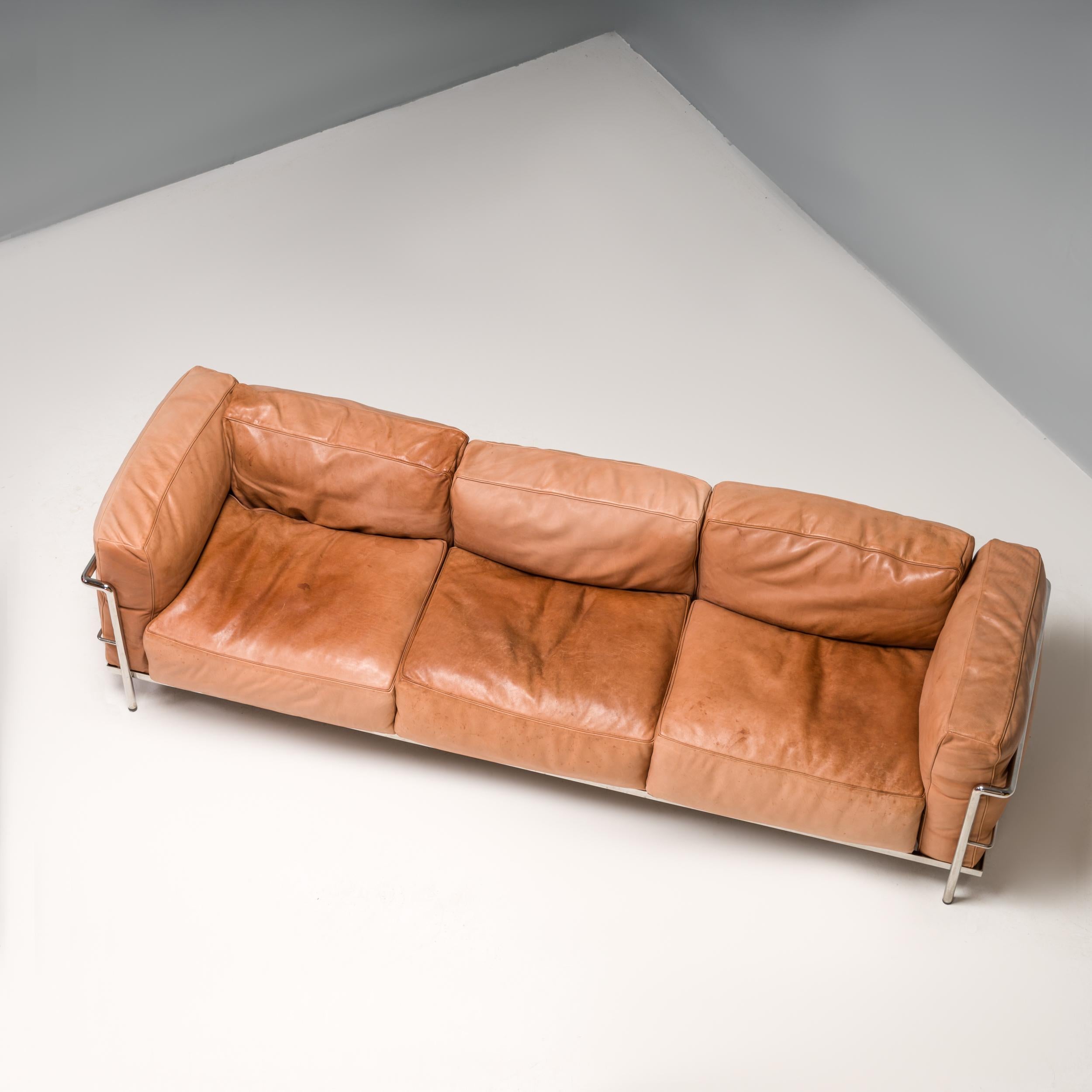 Cassina  Le Corbusier Tan Brown Leather LC3 Grand Confort Three Seat Sofa In Good Condition In London, GB