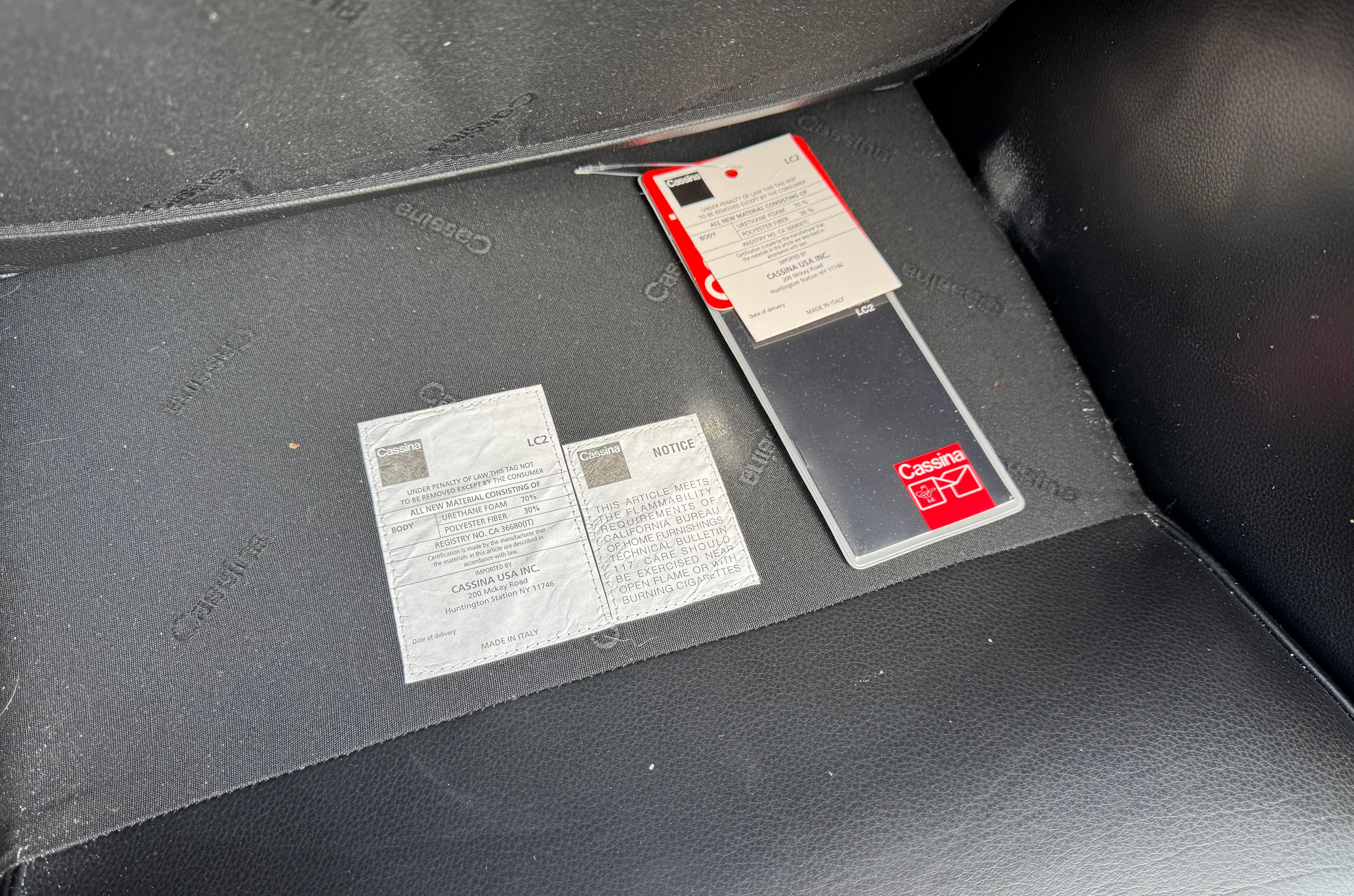 italien Cassina licensed Le Corbusier LC2 black leather chrome lounge chairs & ottoman en vente