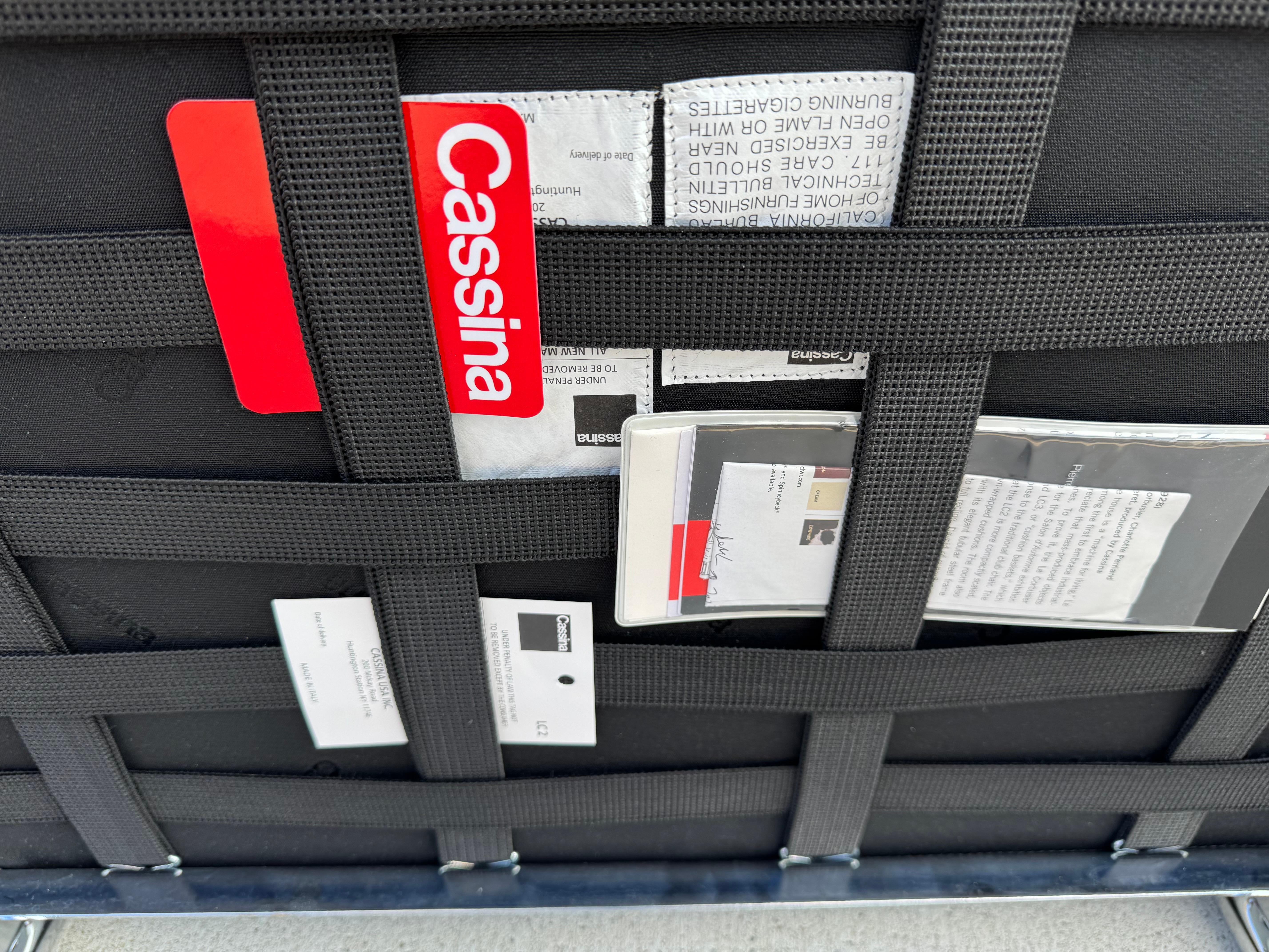 Cassina licensed Le Corbusier LC2 black leather chrome lounge chairs & ottoman en vente 2