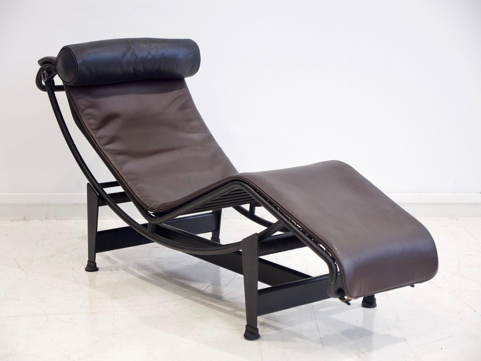Italian Cassina Lounger LC4 by Le Corbusier, Charlotte Perriand and Pierre Jeanneret For Sale