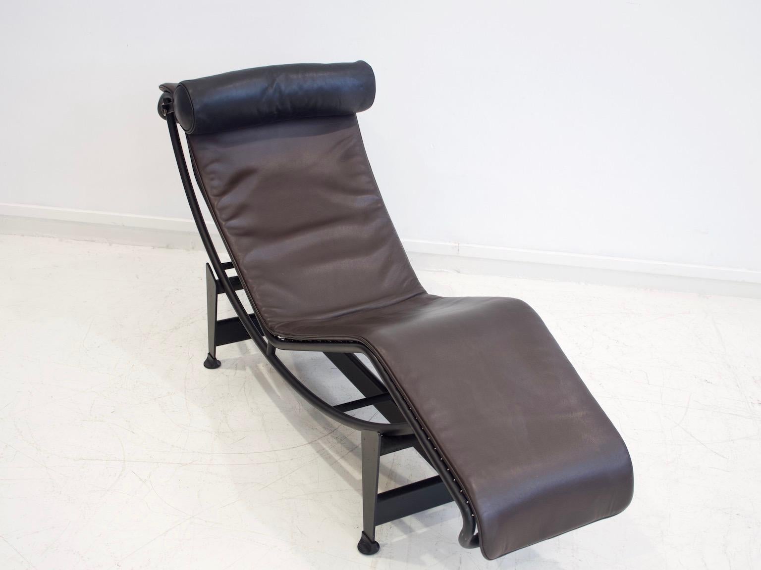 Painted Cassina Lounger LC4 by Le Corbusier, Charlotte Perriand and Pierre Jeanneret For Sale