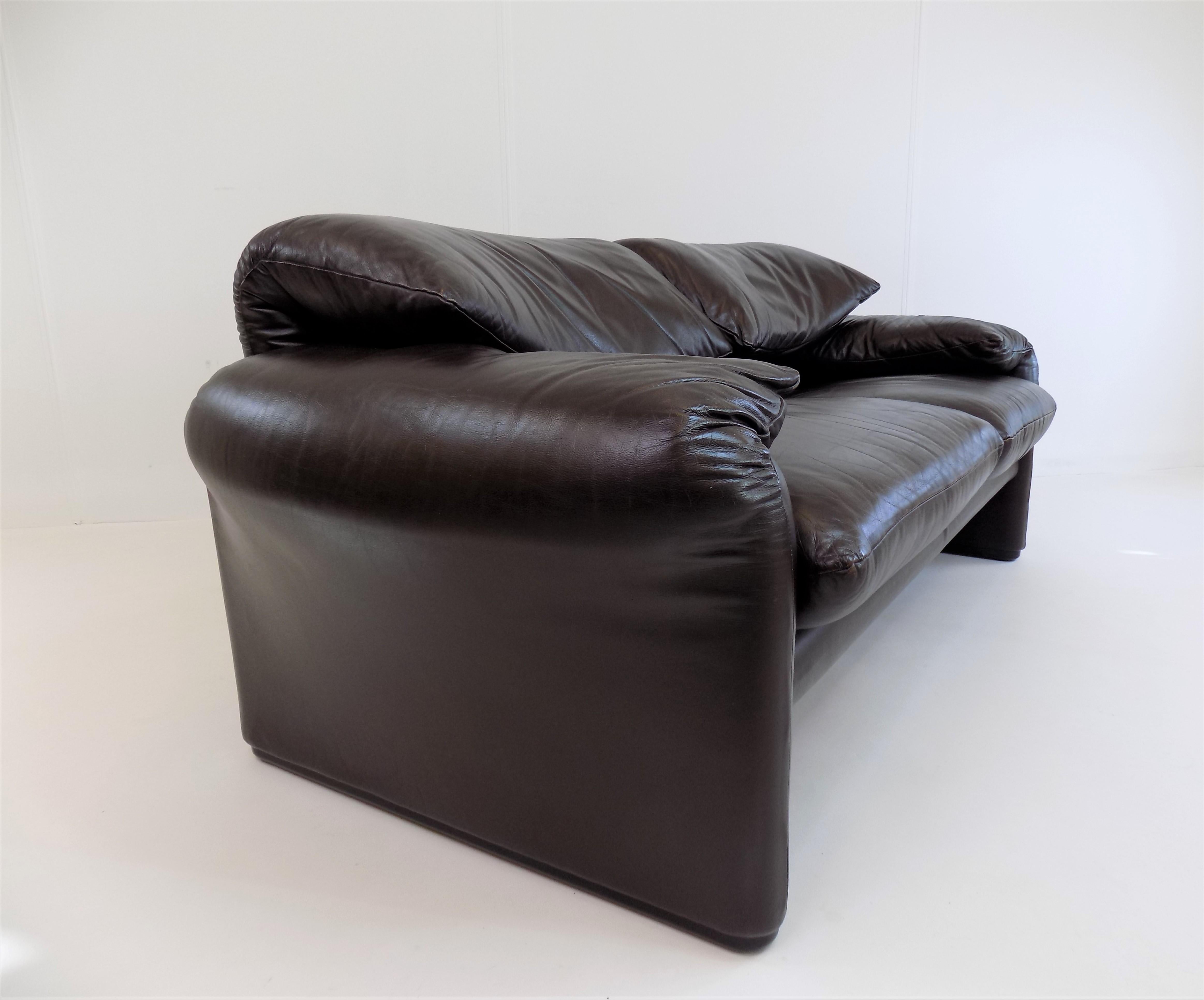 Cassina Maralunga 2 Seater Leather Sofa by Vico Magistretti 7