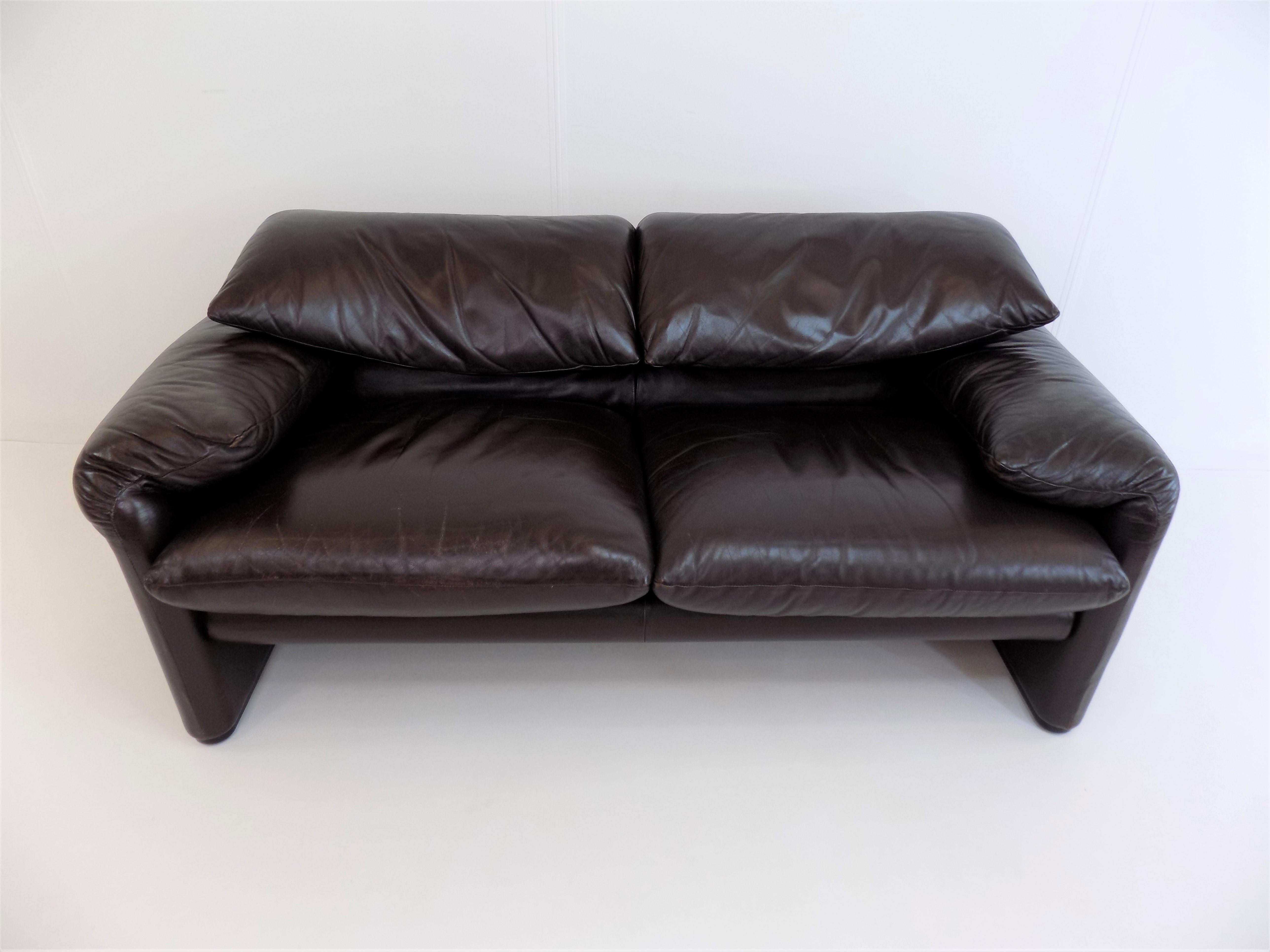 Cassina Maralunga 2 Seater Leather Sofa by Vico Magistretti 10