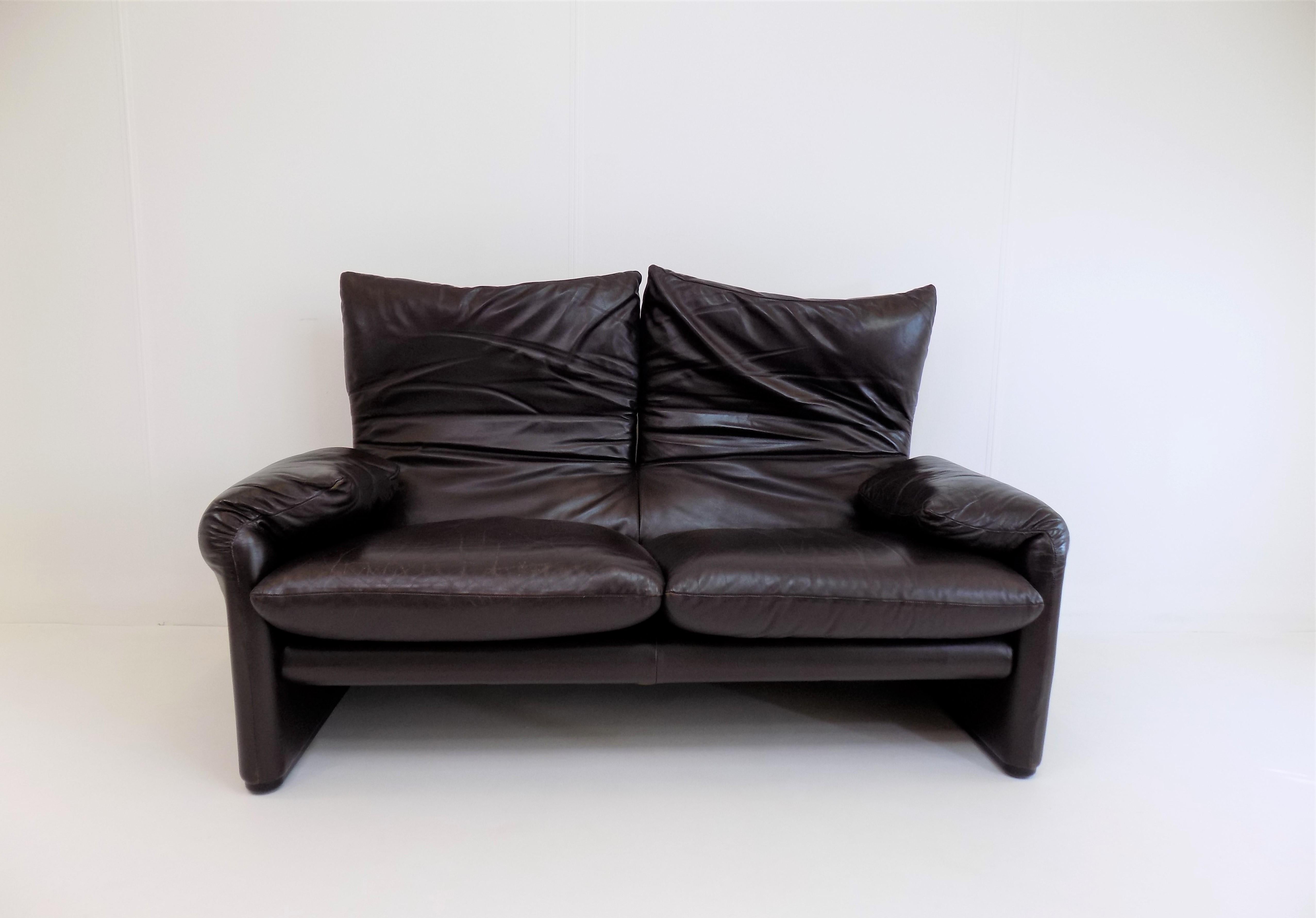 Cassina Maralunga 2 Seater Leather Sofa by Vico Magistretti 11