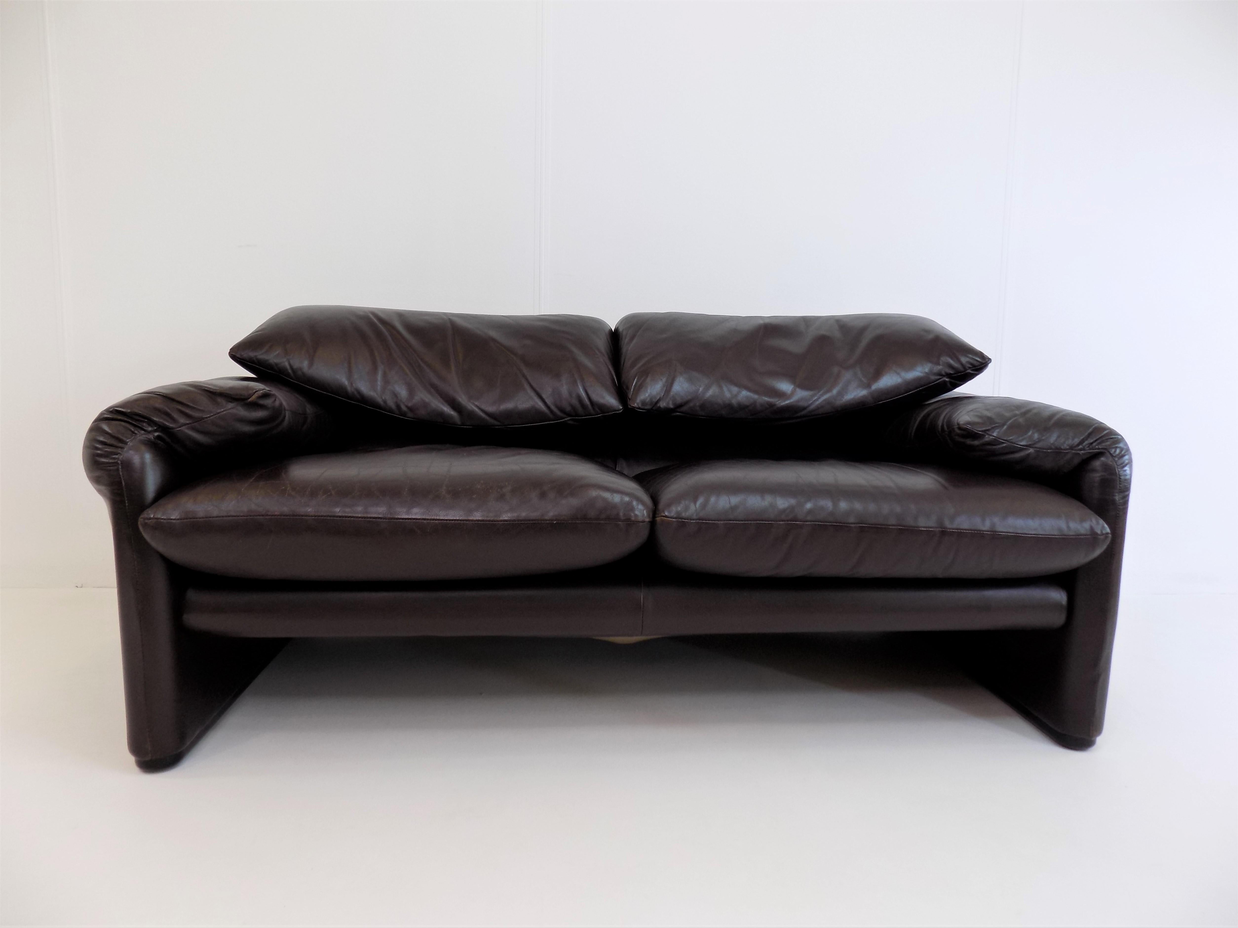 Mid-Century Modern Cassina Maralunga 2 Seater Leather Sofa by Vico Magistretti