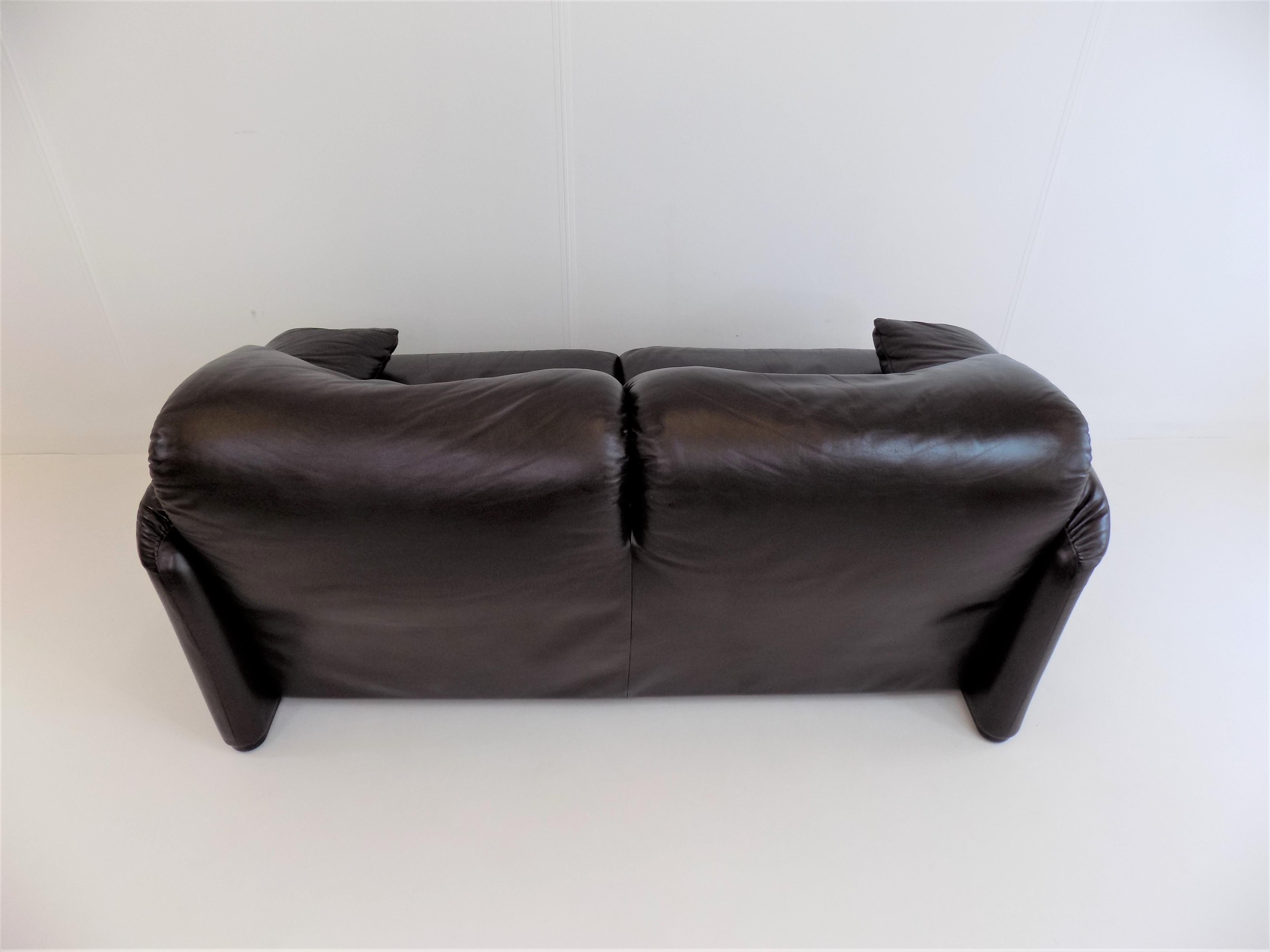 Late 20th Century Cassina Maralunga 2 Seater Leather Sofa by Vico Magistretti