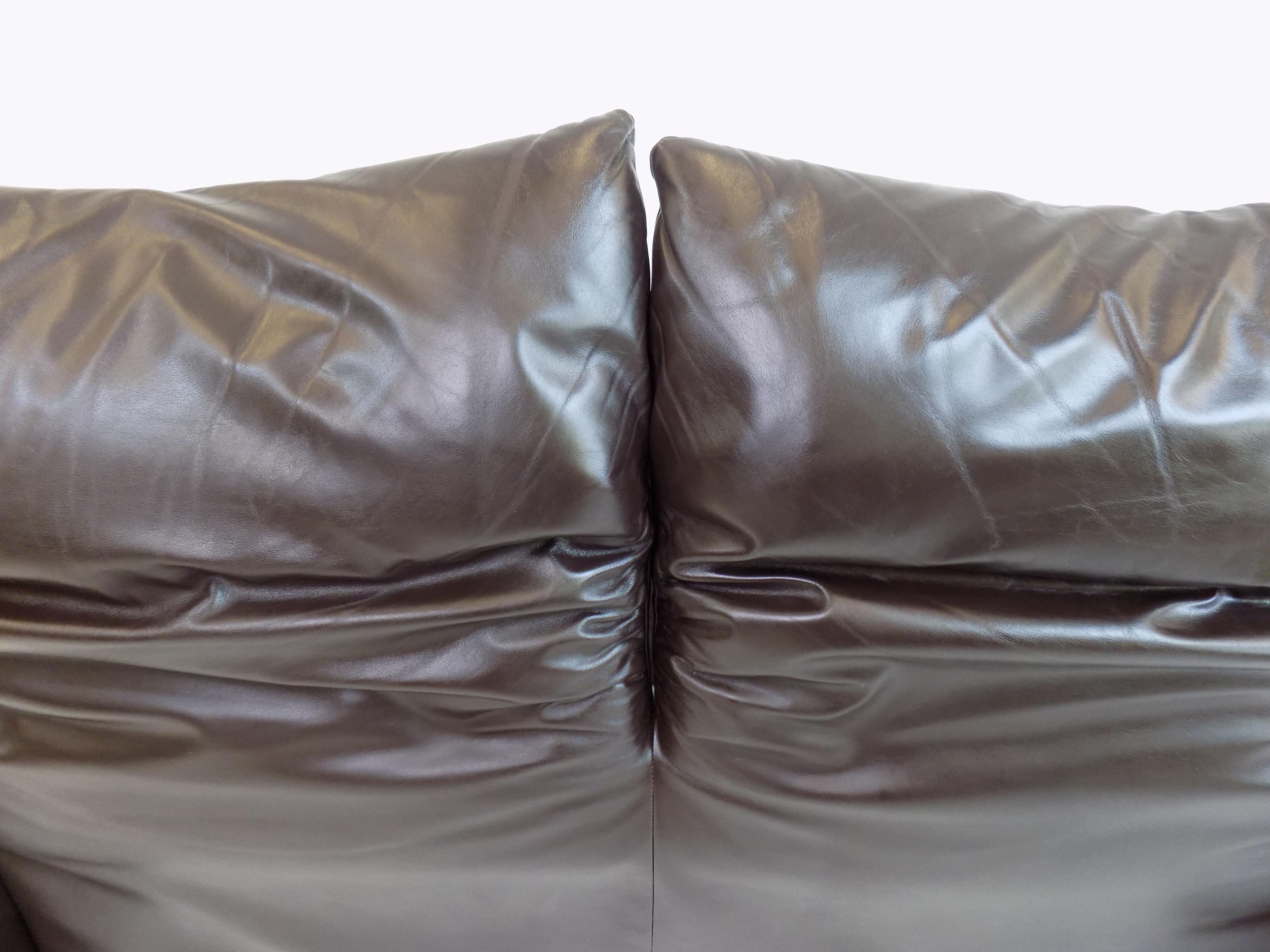 Cassina Maralunga 2 Seater Leather Sofa by Vico Magistretti 3