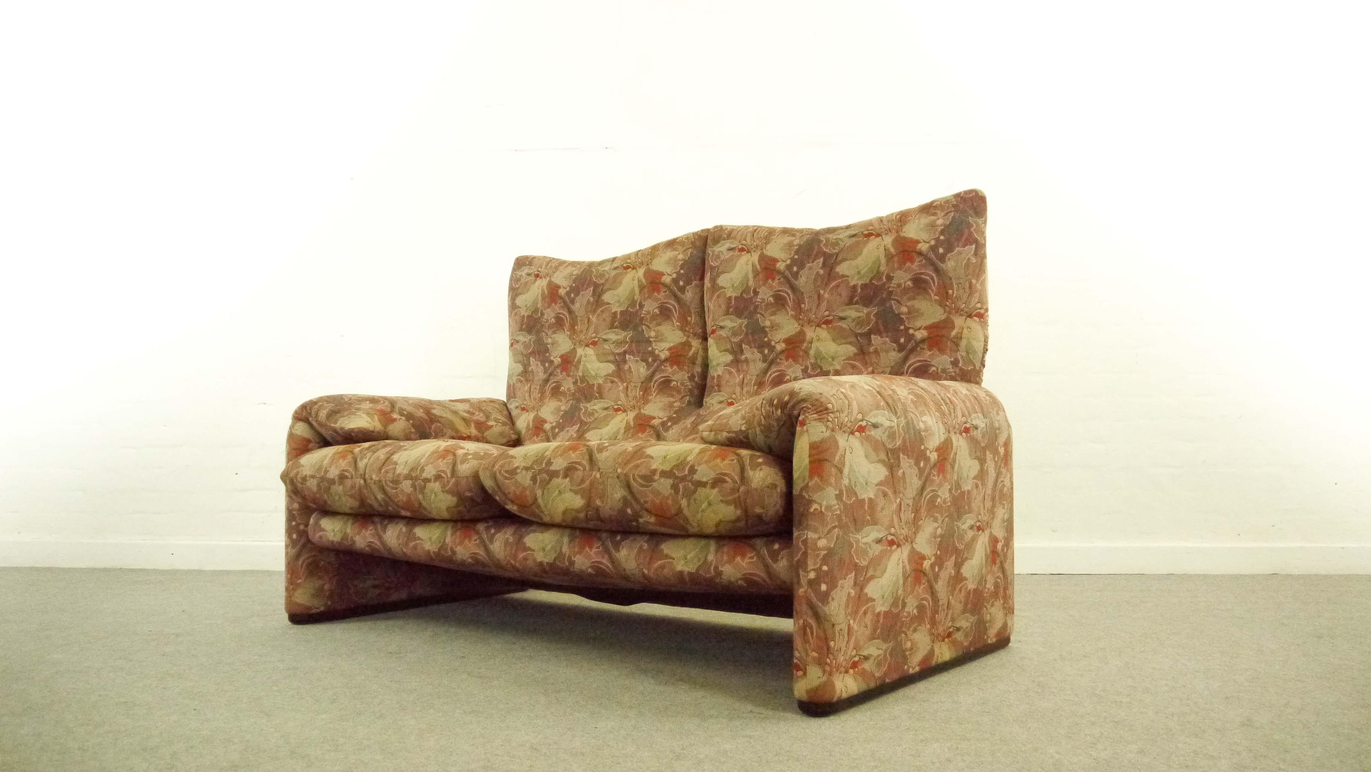 Cassina Maralunga 2-Seat Sofa by Vico Magistretti in Flowered Fabric 4