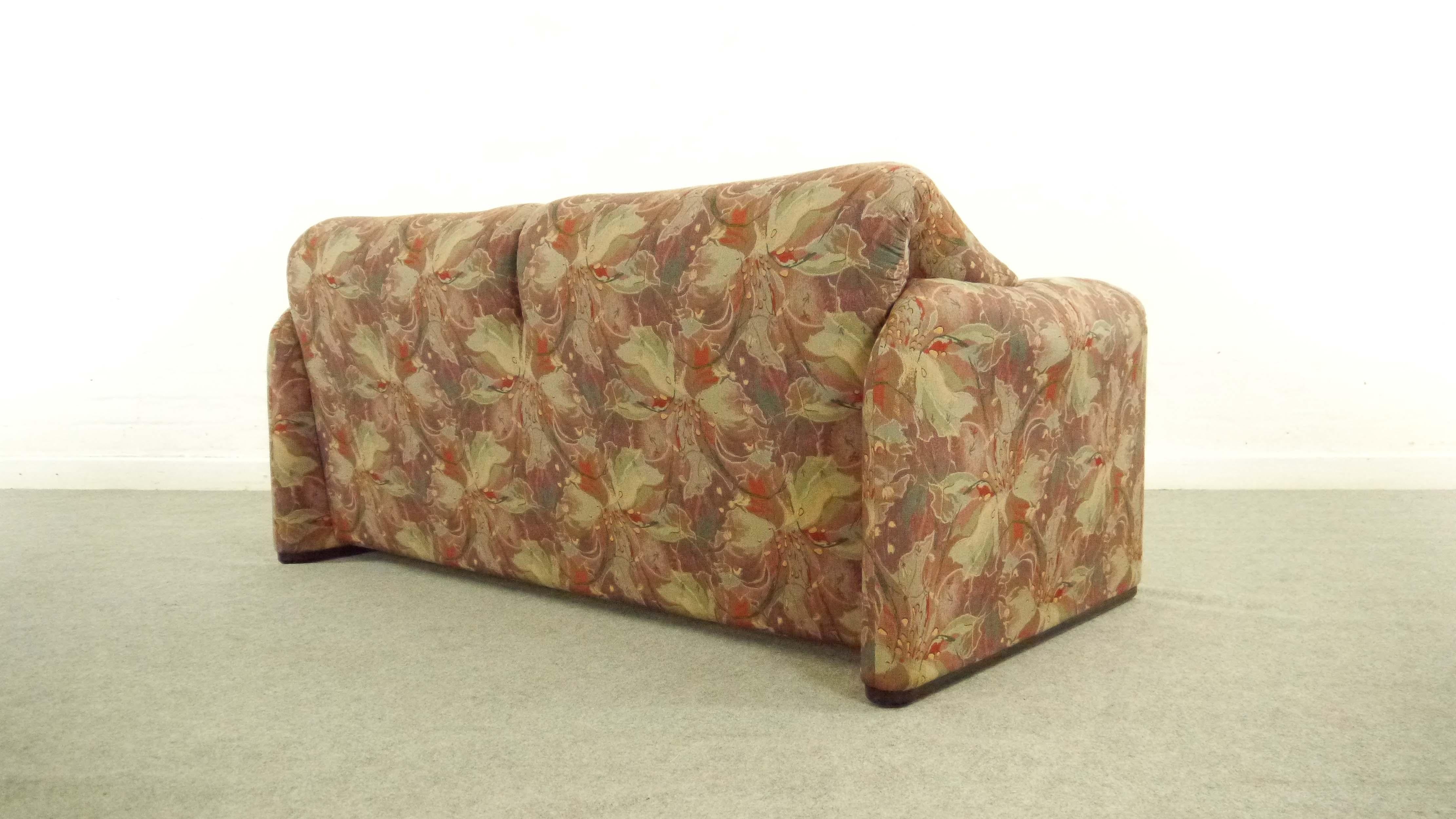 Cassina Maralunga 2-Seat Sofa by Vico Magistretti in Flowered Fabric 7