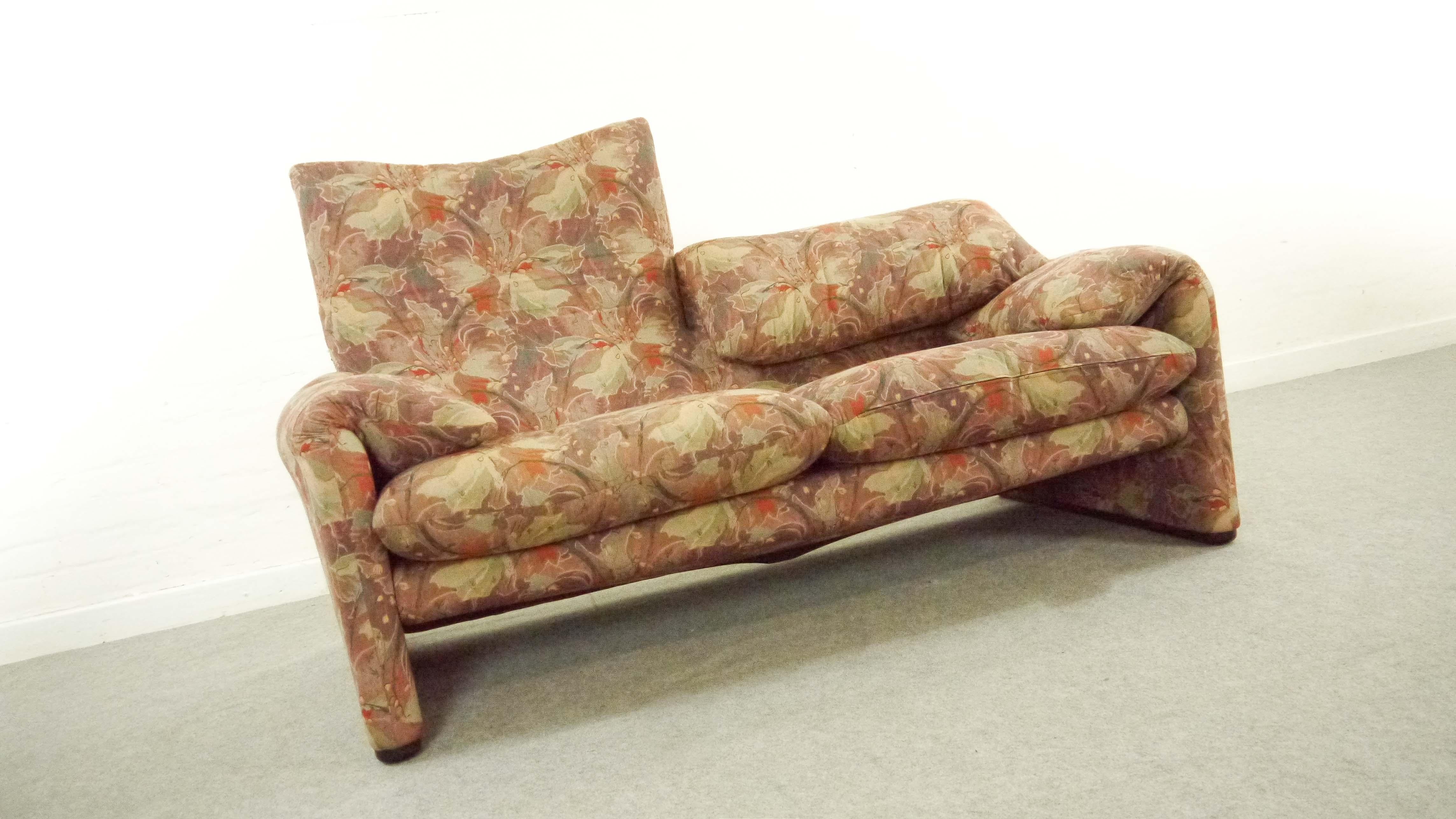 Italian Cassina Maralunga 2-Seat Sofa by Vico Magistretti in Flowered Fabric