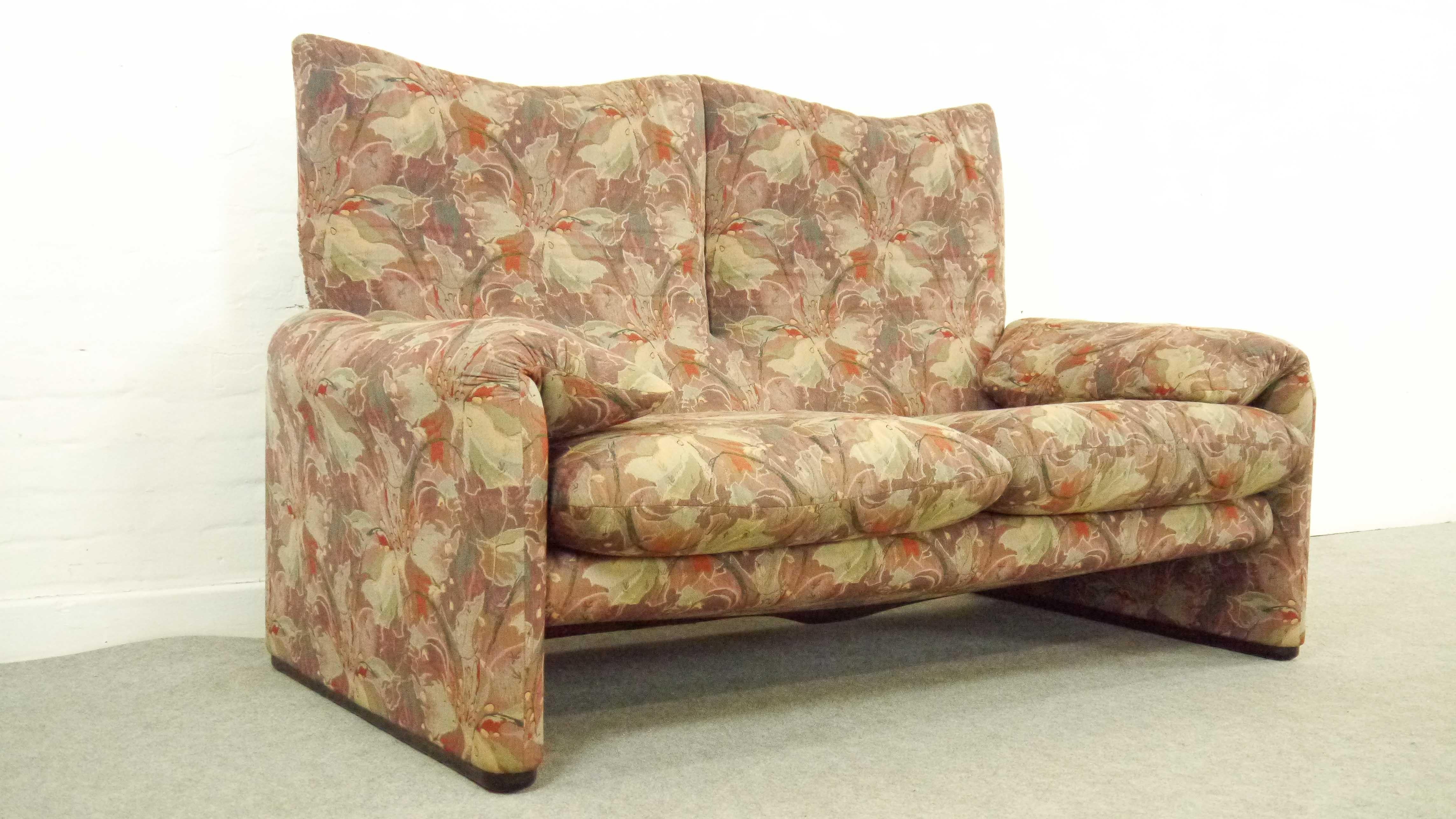 Cassina Maralunga 2-Seat Sofa by Vico Magistretti in Flowered Fabric 2