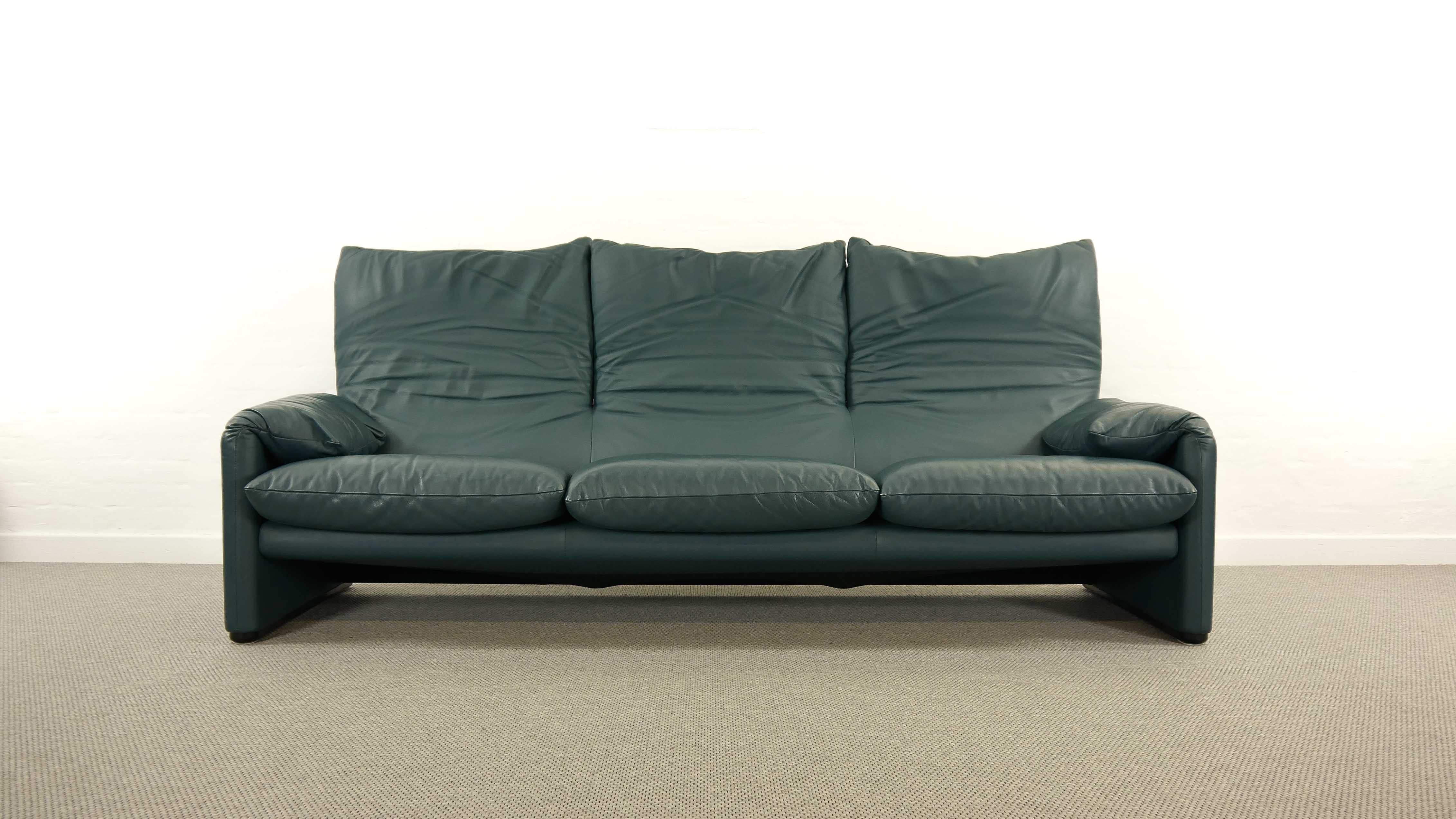 Maralunga 3-seat sofa by Vico Magistretti for Cassina, designed in 1973. Original upholstery in dark green / petrol leather. Color is really hard to capture, depends on the light. This sofa features folding back rests / cushions that can be folded