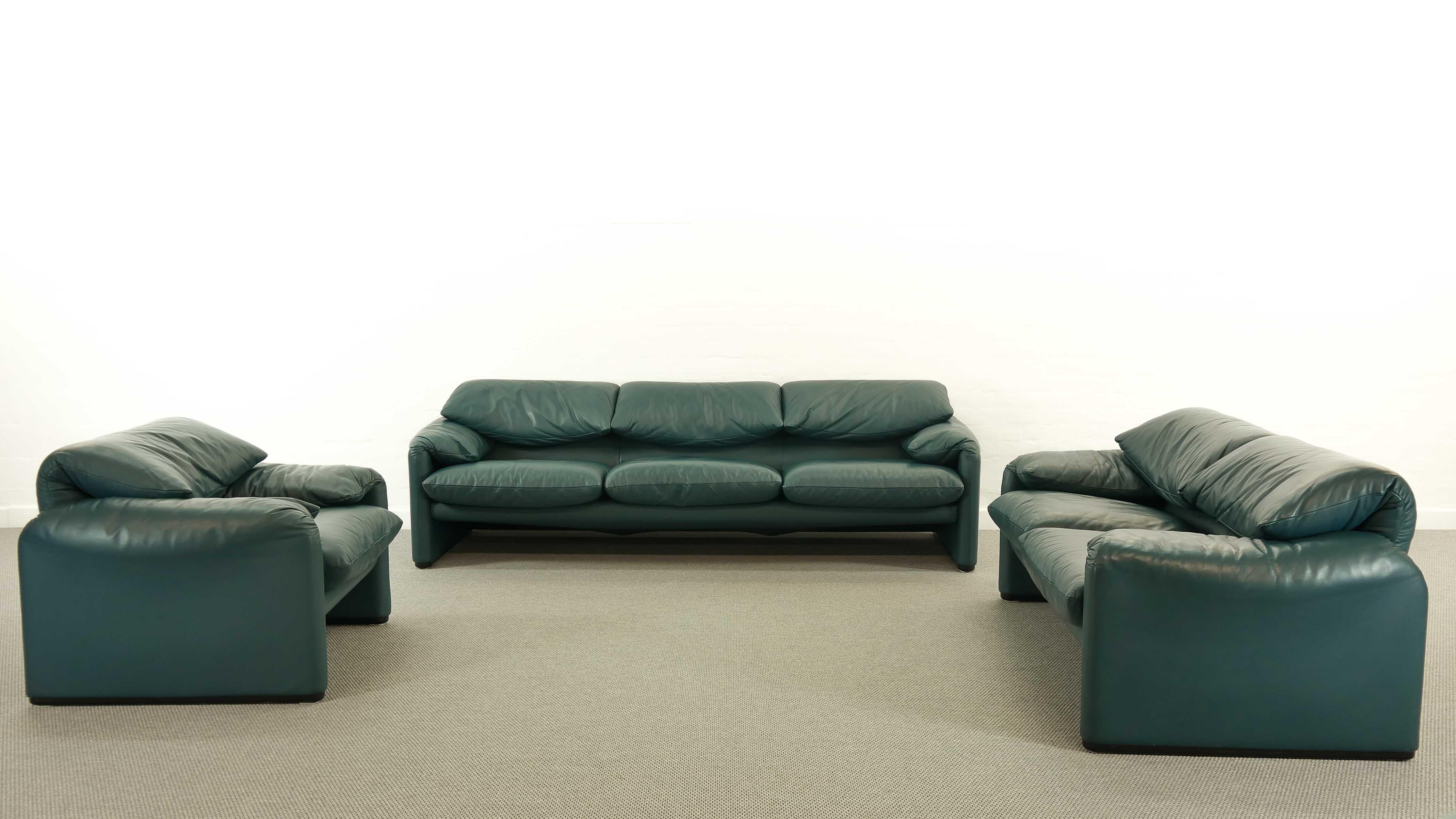 Cassina Maralunga 3-Seat Sofa by Vico Magistretti in Petrol-Darkgreen Leather In Good Condition In Halle, DE
