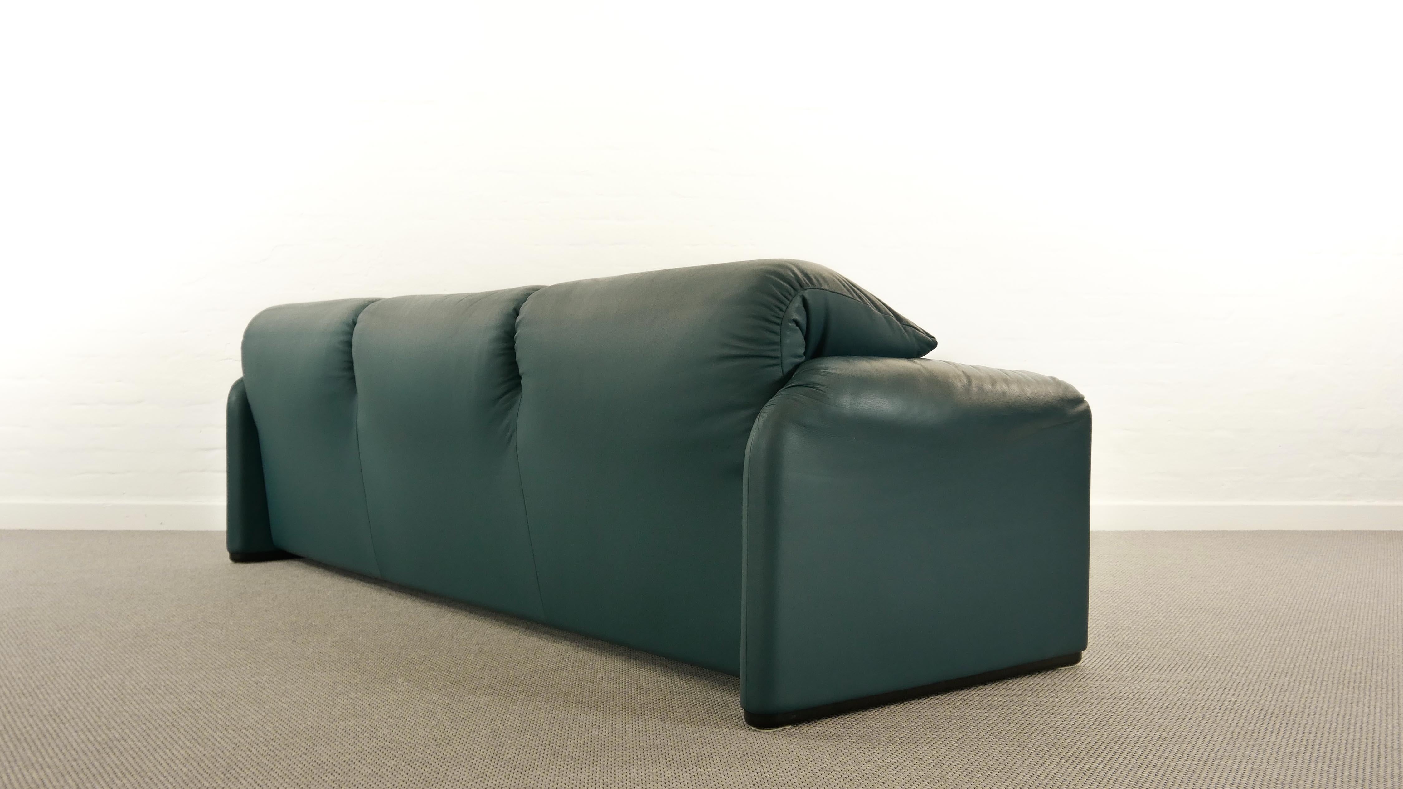 Cassina Maralunga 3-Seat Sofa by Vico Magistretti in Petrol-Darkgreen Leather 1