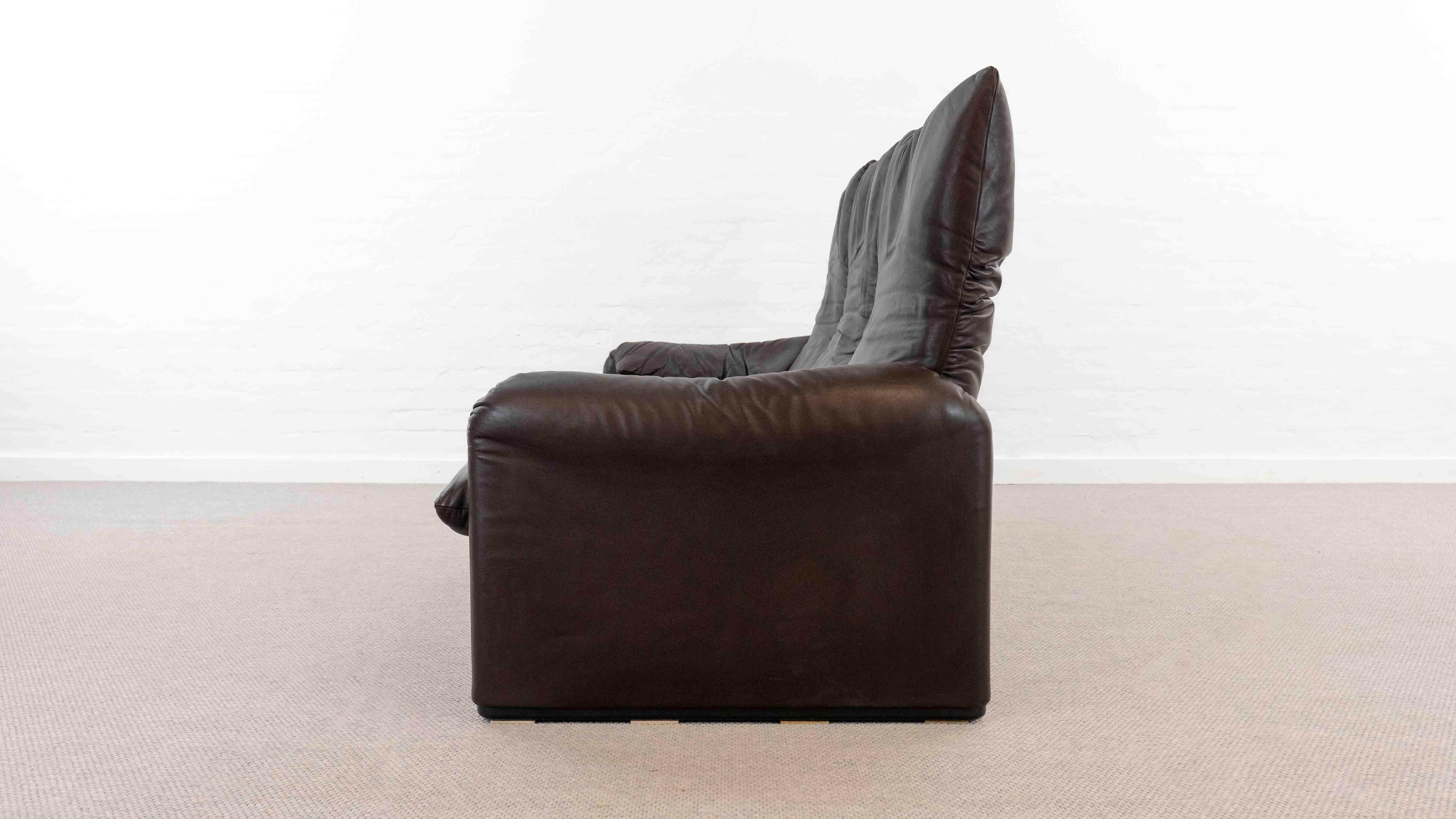 Fine XX secolo Divano a 3 posti Cassina Maralunga in pelle marrone scuro in vendita