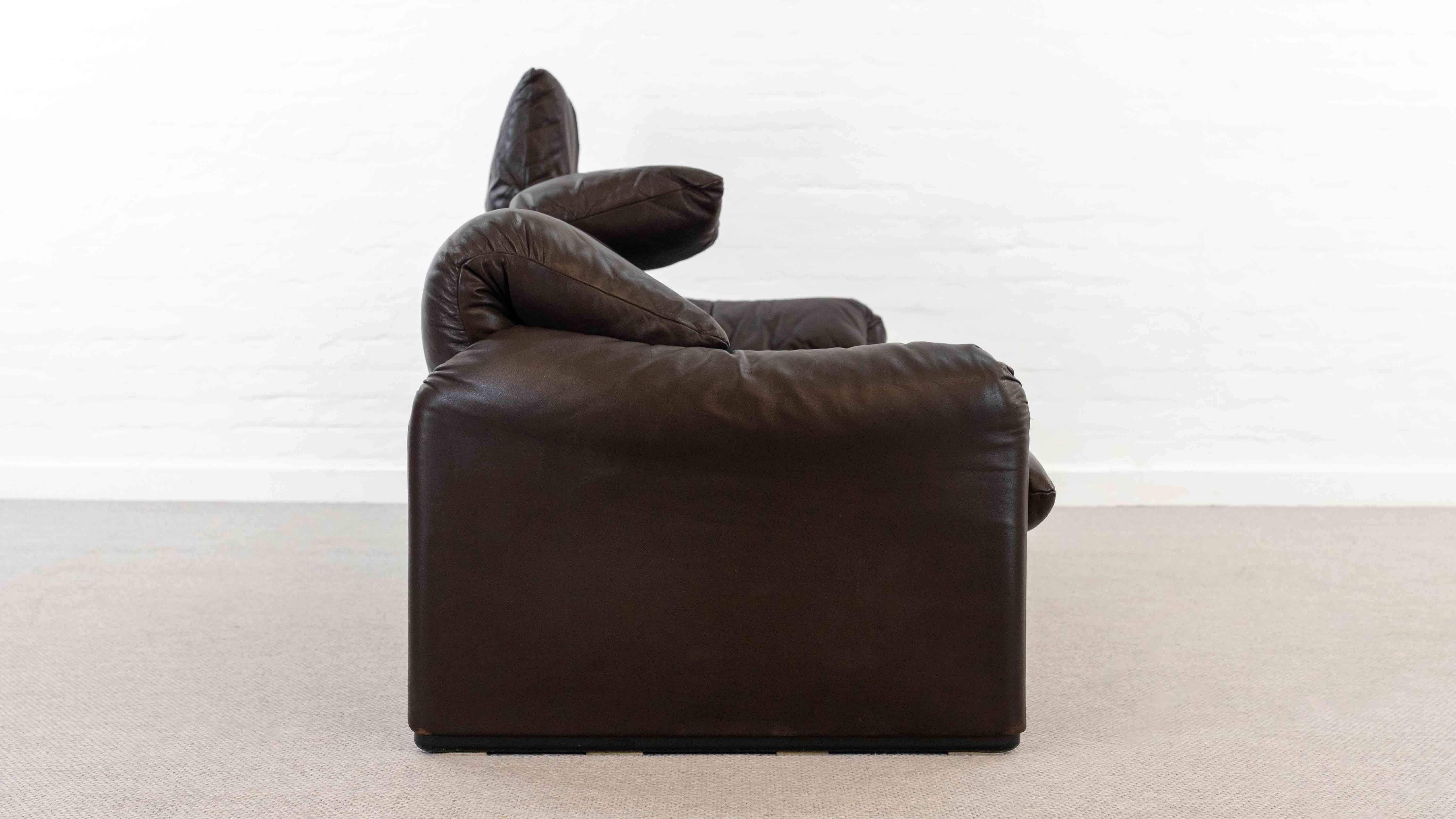 Pelle Divano a 3 posti Cassina Maralunga in pelle marrone scuro in vendita