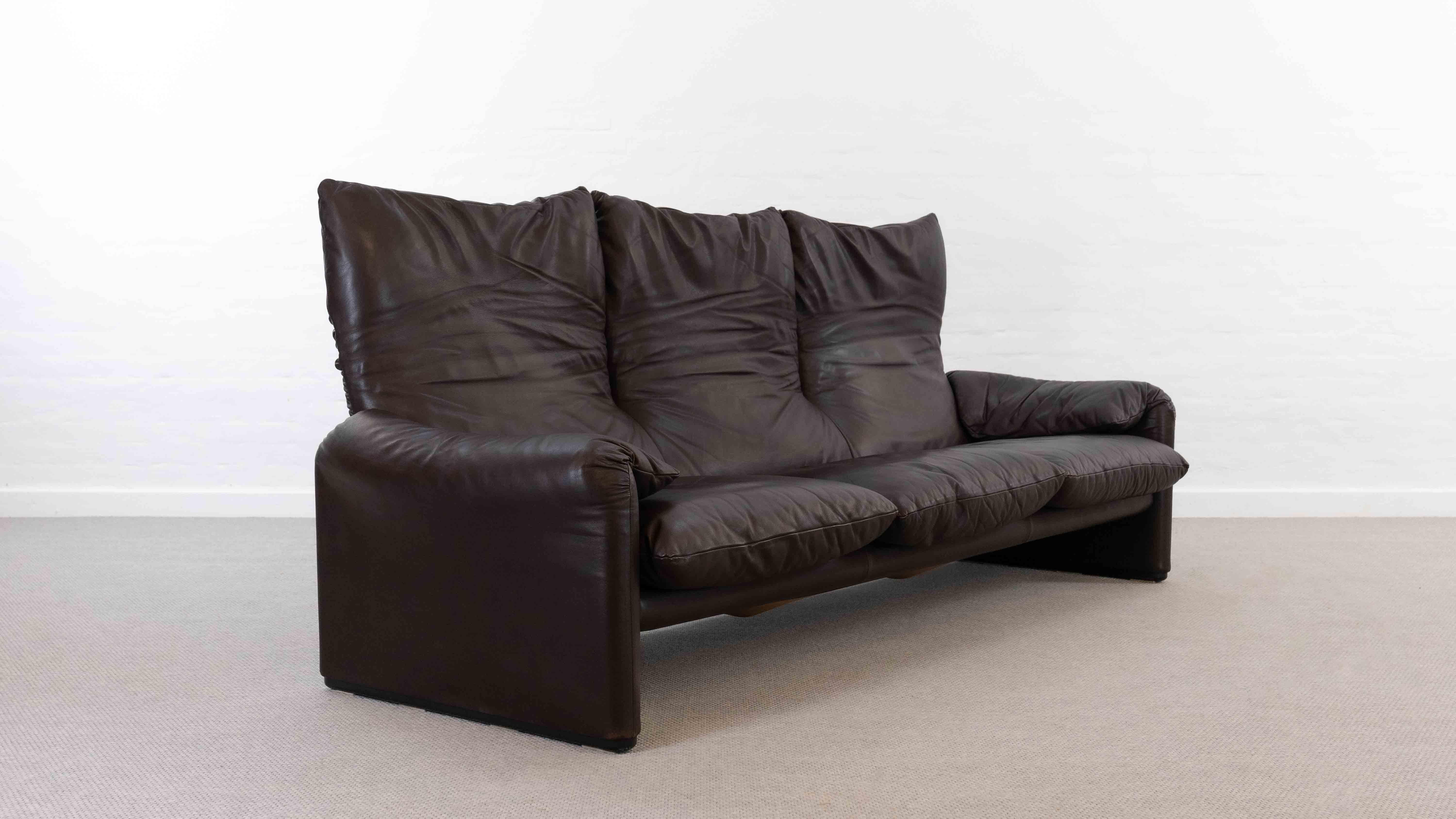 Divano a 3 posti Cassina Maralunga in pelle marrone scuro in vendita 1