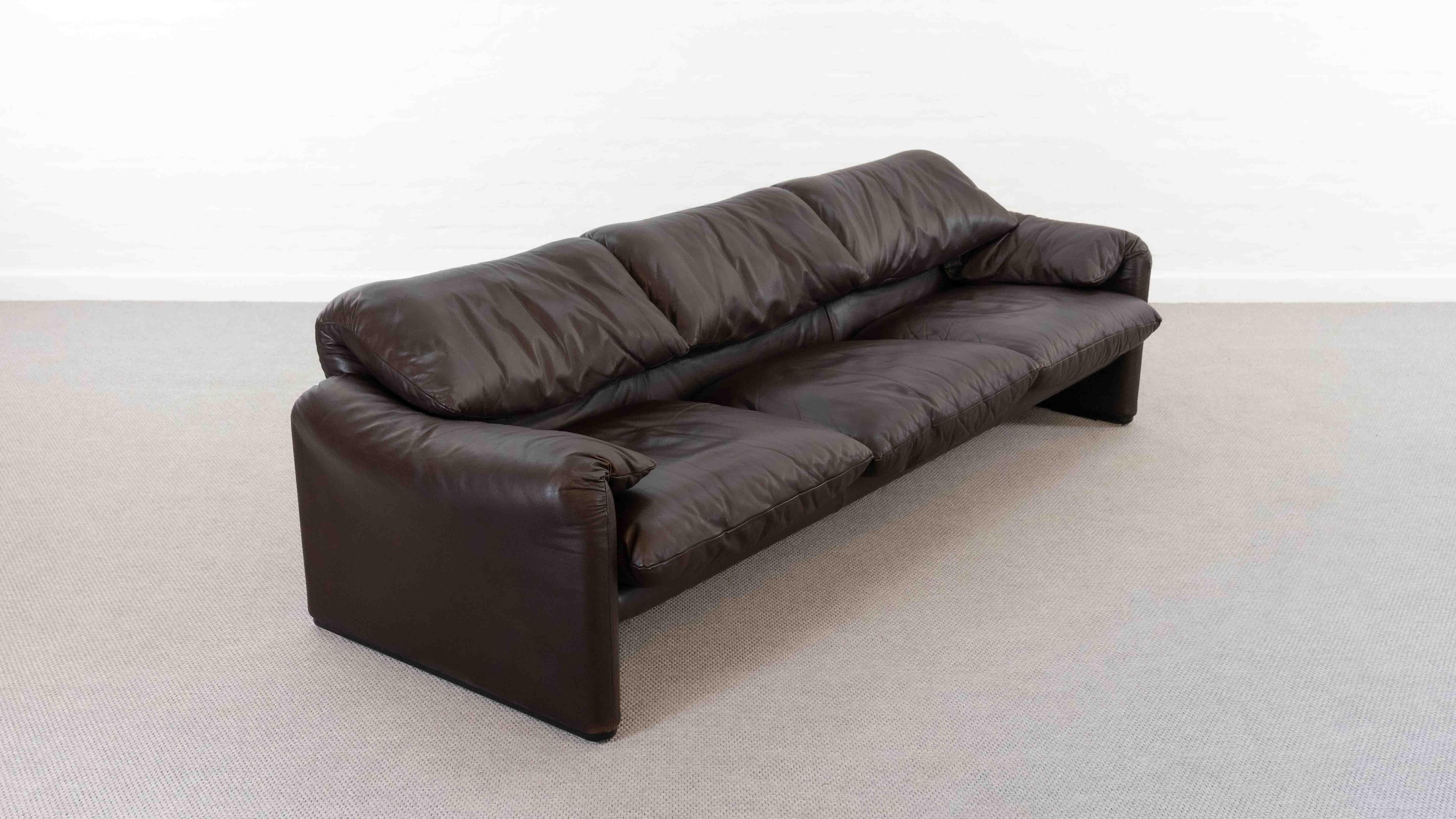 Divano a 3 posti Cassina Maralunga in pelle marrone scuro in vendita 2